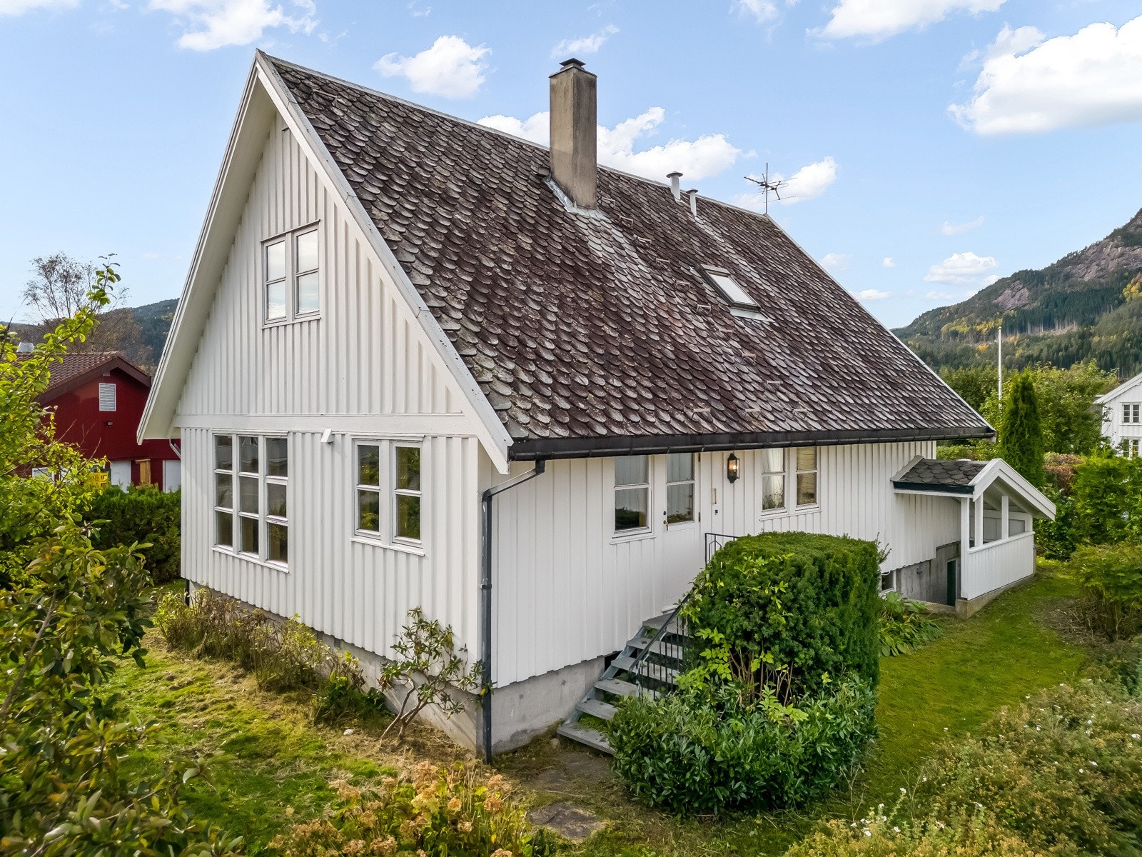 Pen enebolig med sentral beliggenhet på Tonstad. Galleribilde