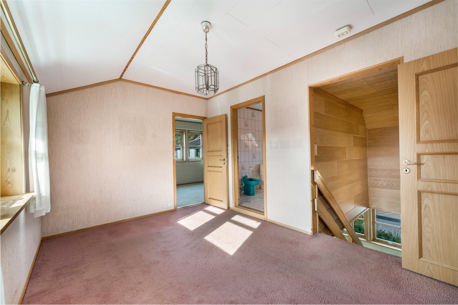 Loftstue/gang med flere bruksmuligheter. Galleribilde