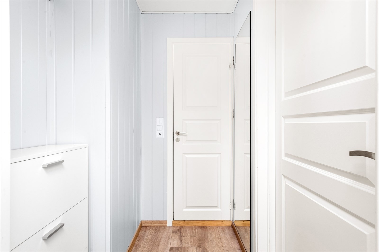 Entré/gang. Galleribilde