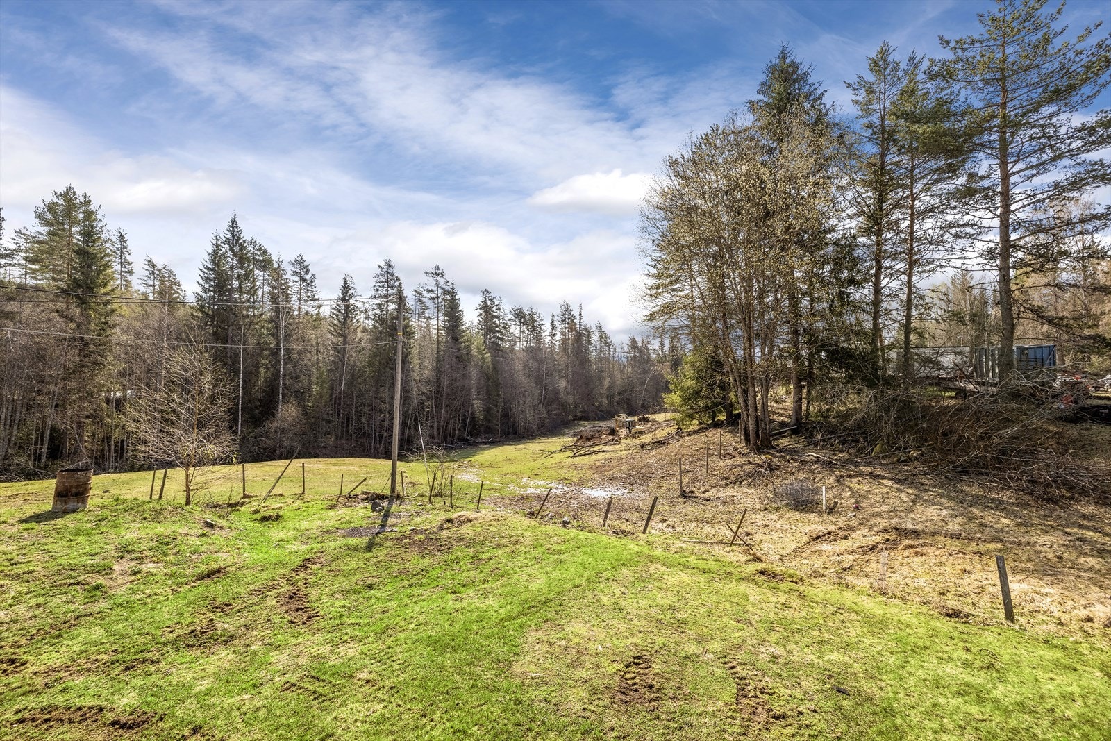 Fra eiendommen er det ca. 25 minutter til Hønefoss og ca. 10 minutter til Tyristrand Galleribilde