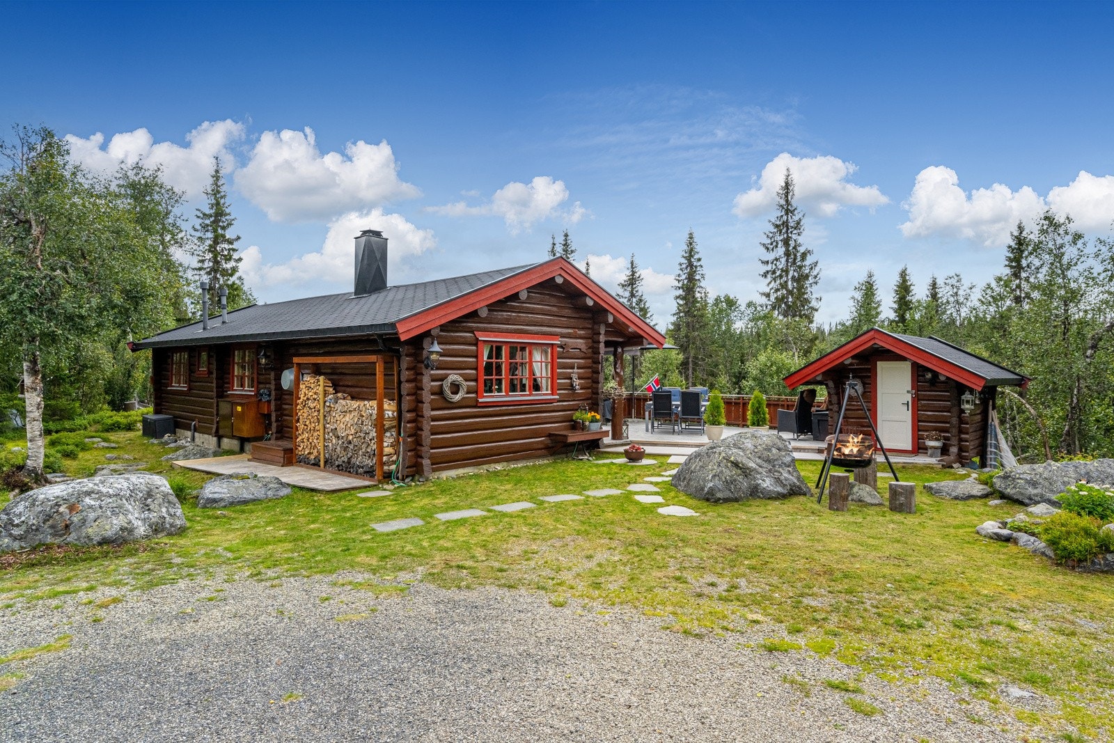 Velkommen til Synnfjellvegen 916 - Trivelig hyttetun som består av hytte, anneks og uthus. Galleribilde