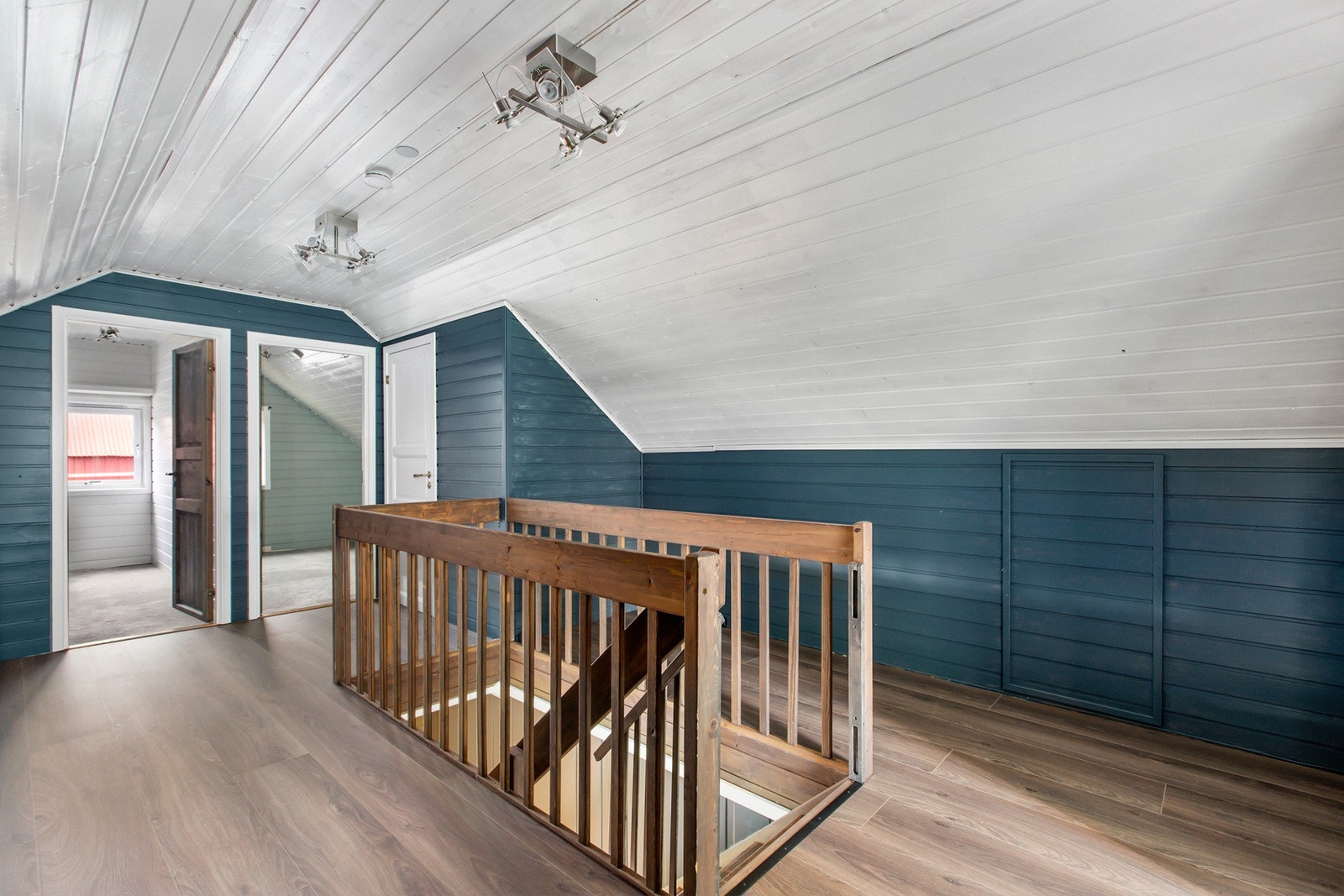 Loftsetasjen består av stue og 3 soverom. Galleribilde
