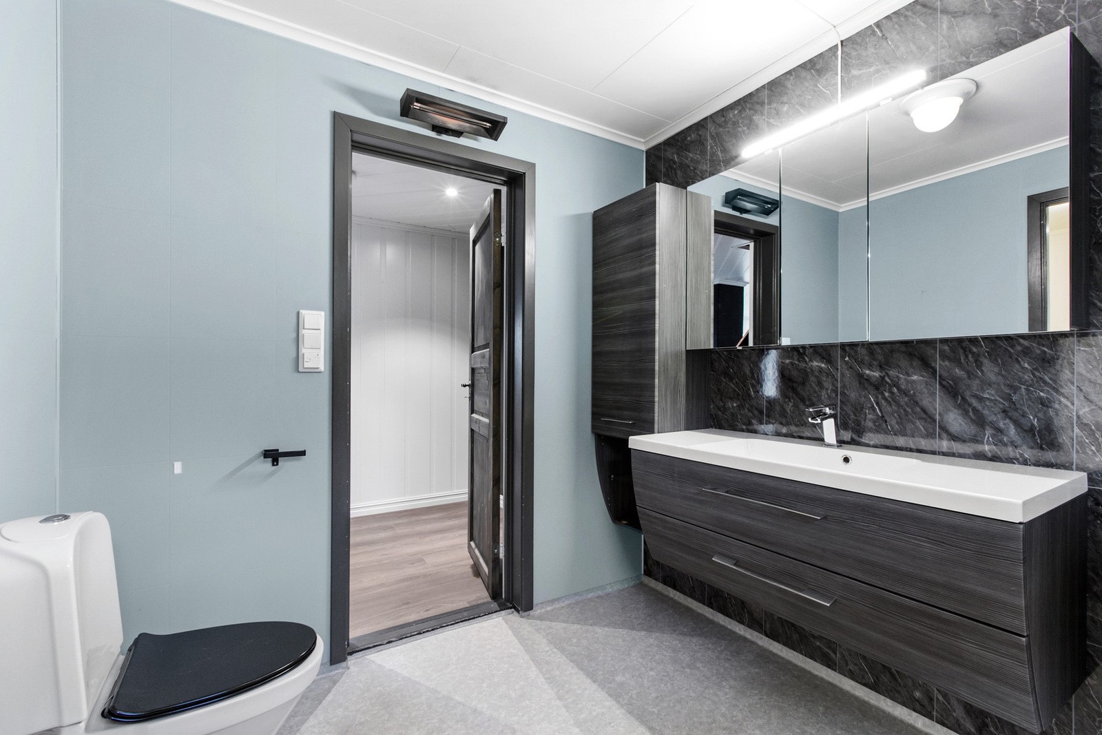 Badet er på totalt 6,5 kvm. Galleribilde