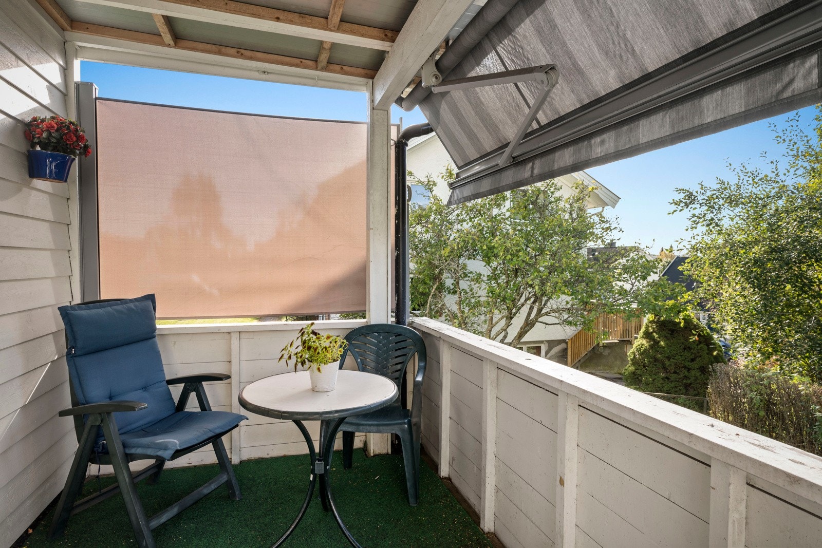 Terrasse på 10 kvm, med utsikt til friområde Galleribilde