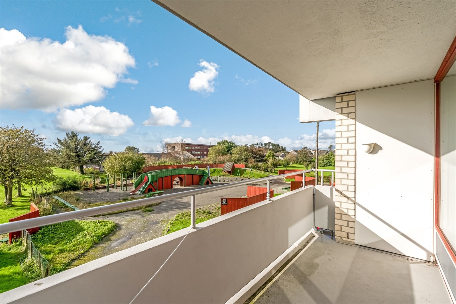 Altan med overbygg og ettermiddagssol Galleribilde