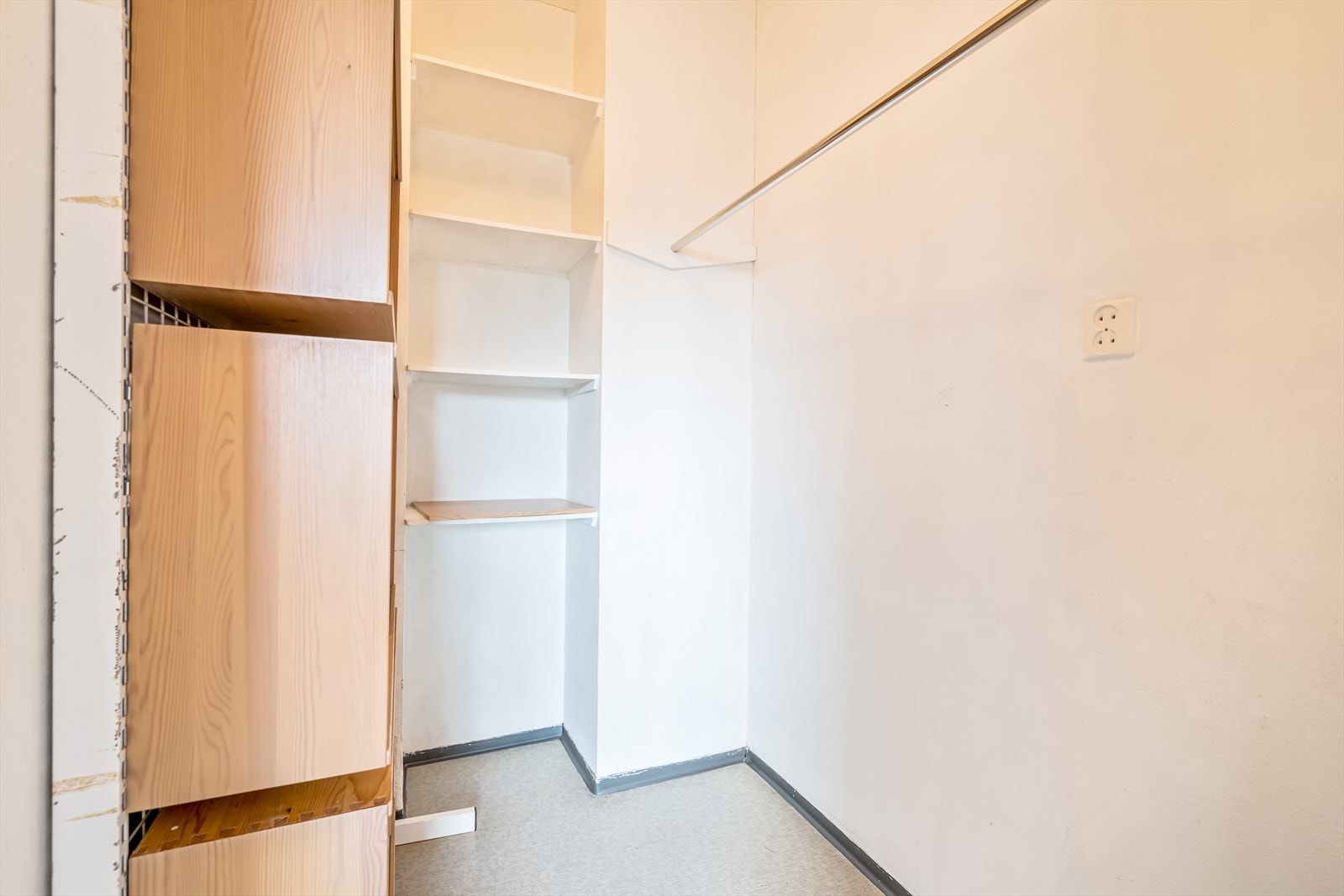 Garderobe - Soverom 1 Galleribilde