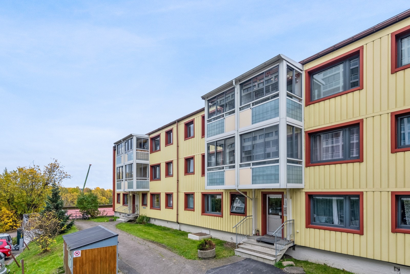 Veldrevet brl., godt vedlikeholdt bygningsmasse. Galleribilde