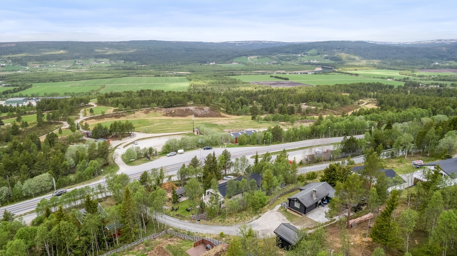 Det er bilvei helt fram til hytta. Galleribilde