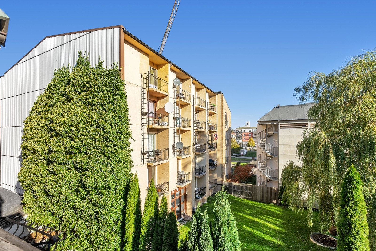 Balkongen er vendt mot bakgården Galleribilde