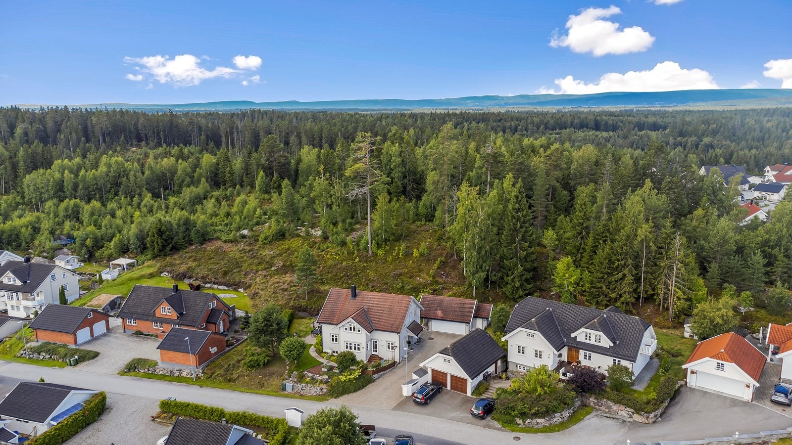 Boligen ligger i et attraktivt og populært boområde på Råholt med alle fasiliteter i umiddelbar nærhet. Galleribilde