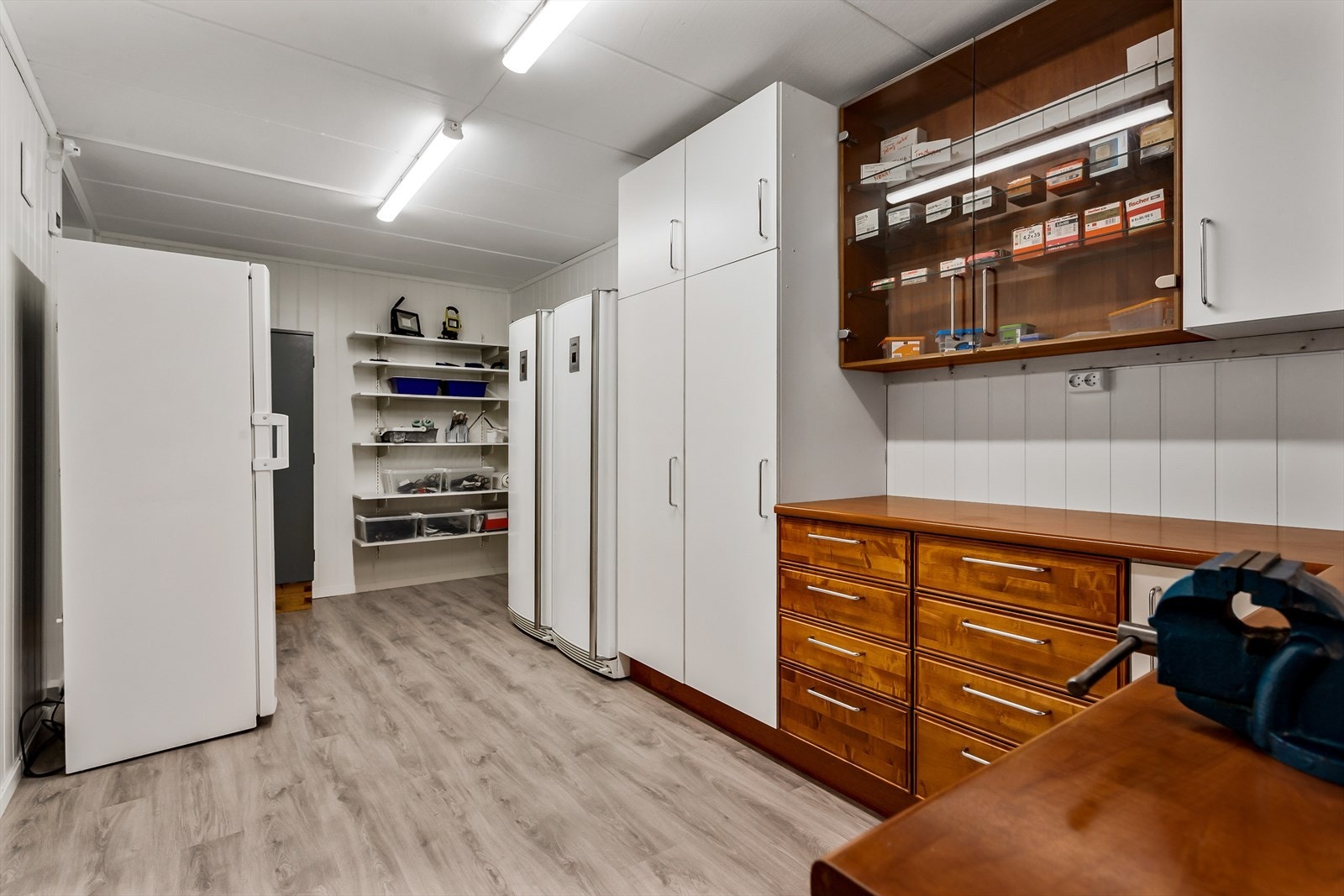 Boligen har godt med bodareal - her får du godt med plass til din egen hobby. Galleribilde