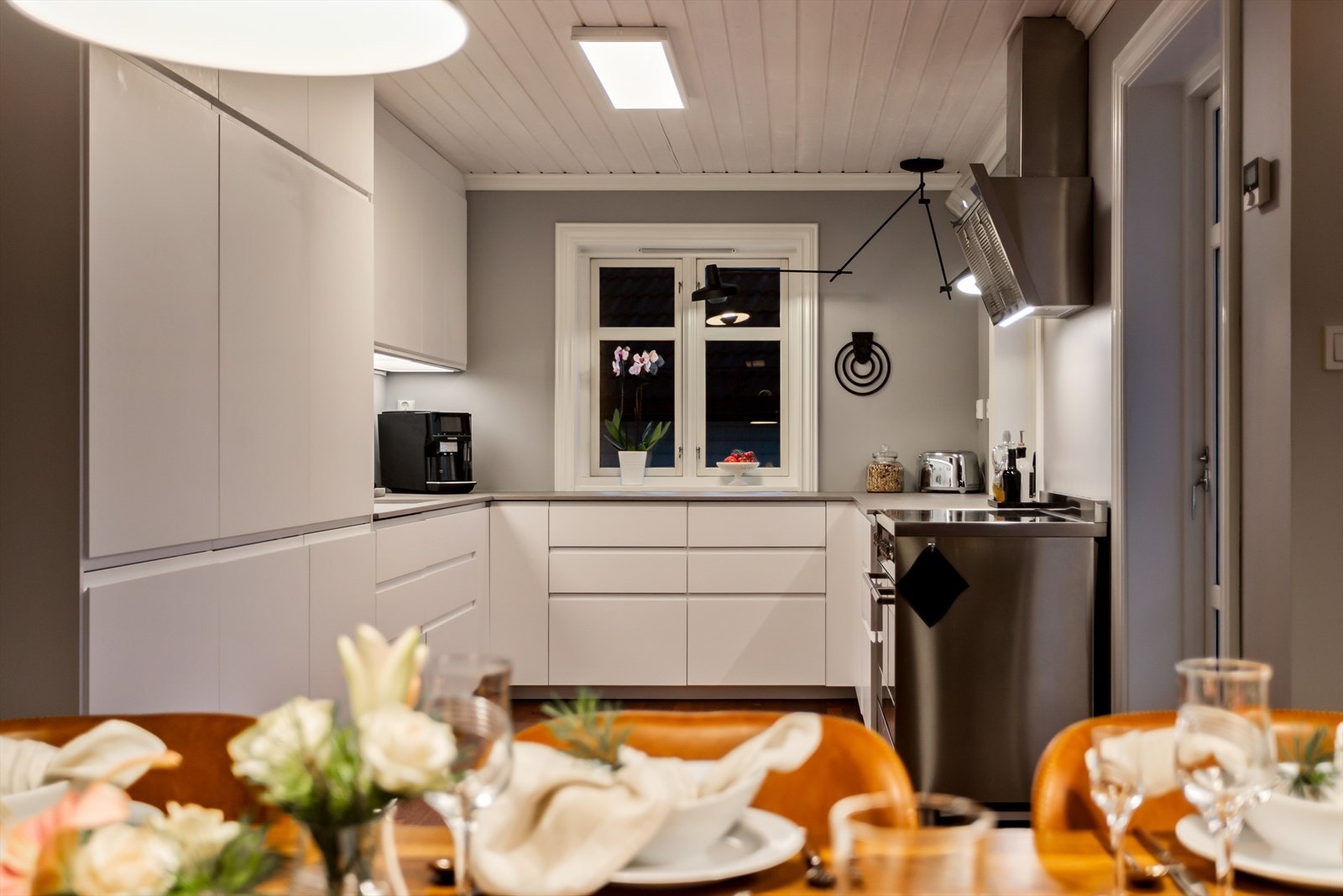 Nyere og romslig IKEA kjøkken fra 2020. Galleribilde