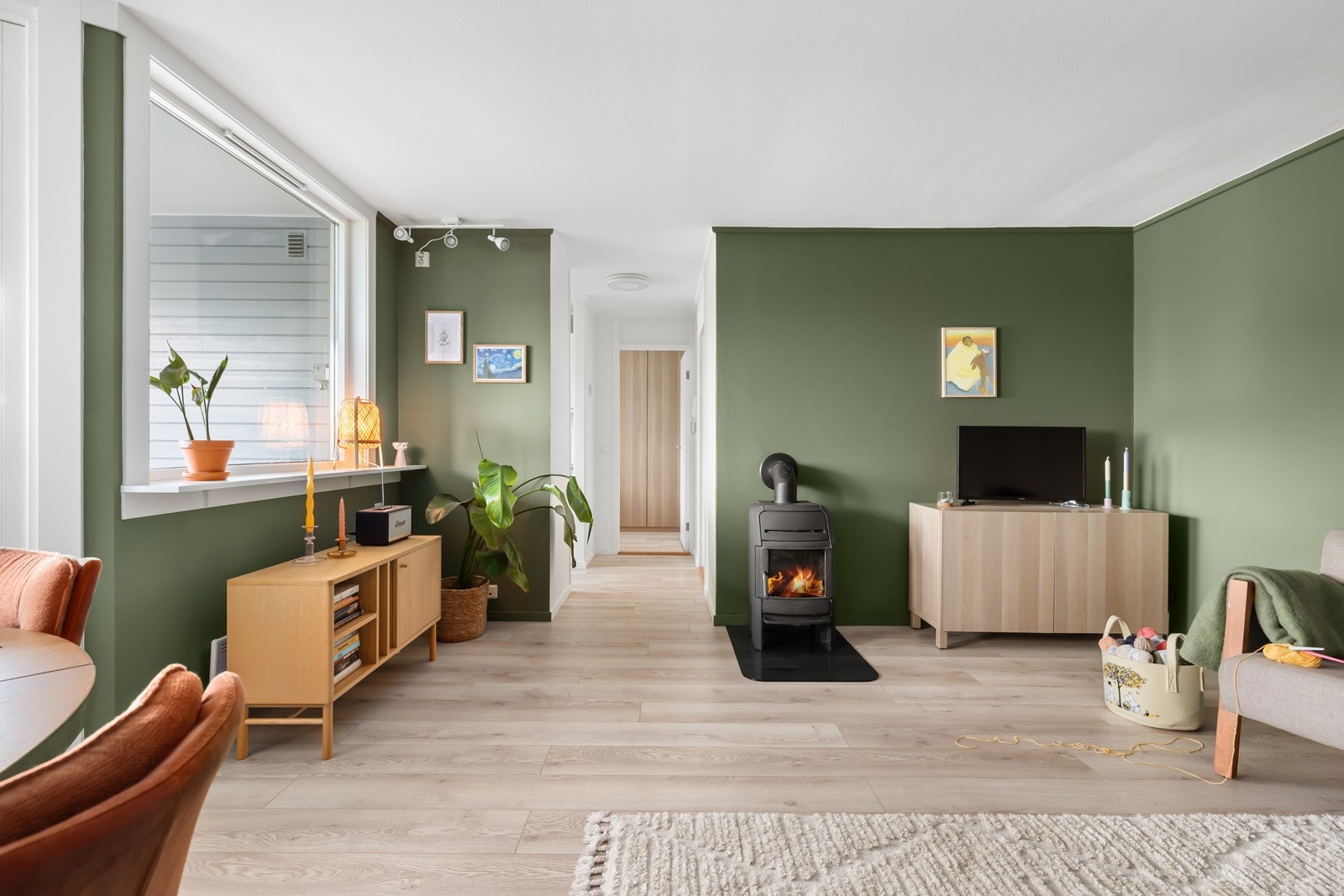 Peis i stue for ekstra varme og hygge Galleribilde