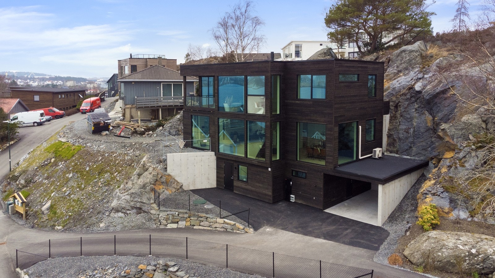 Praktisk og svært gjennomført familiebolig. Galleribilde