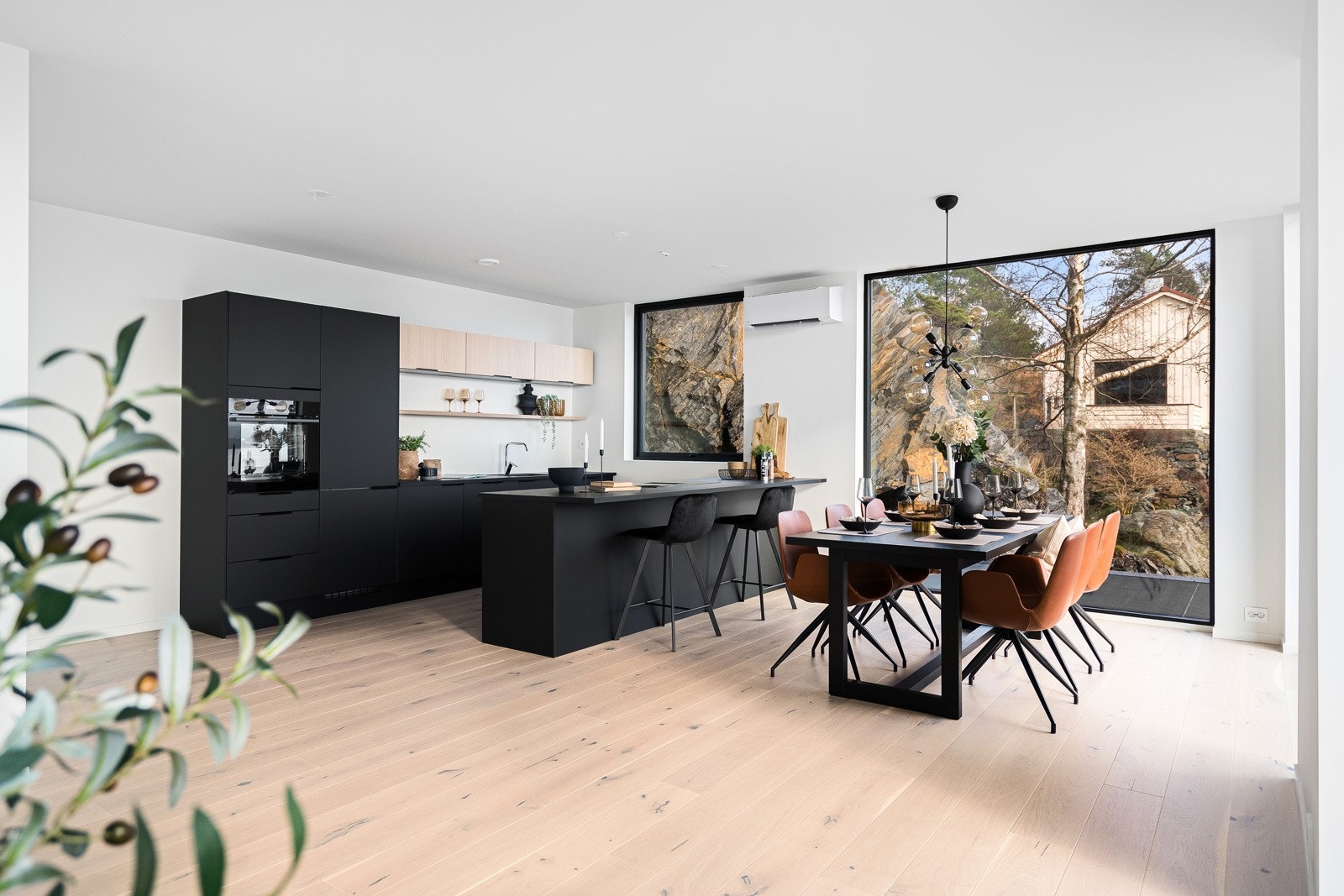 Lekker nyoppført arkitekttegnet enebolig med carport og høy standard. Galleribilde