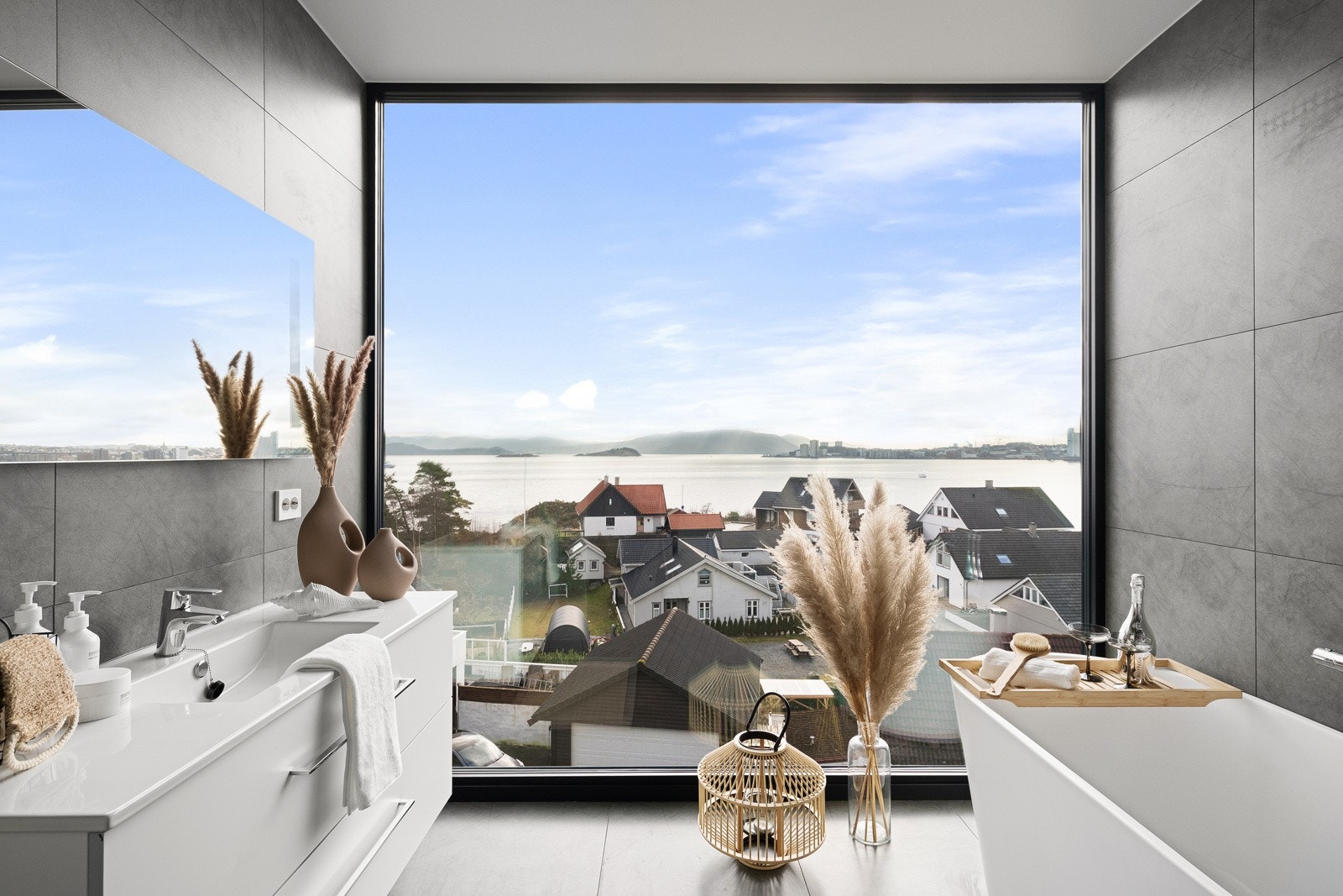 Rålekkert baderom tilhørende hovedsoverommet. Galleribilde