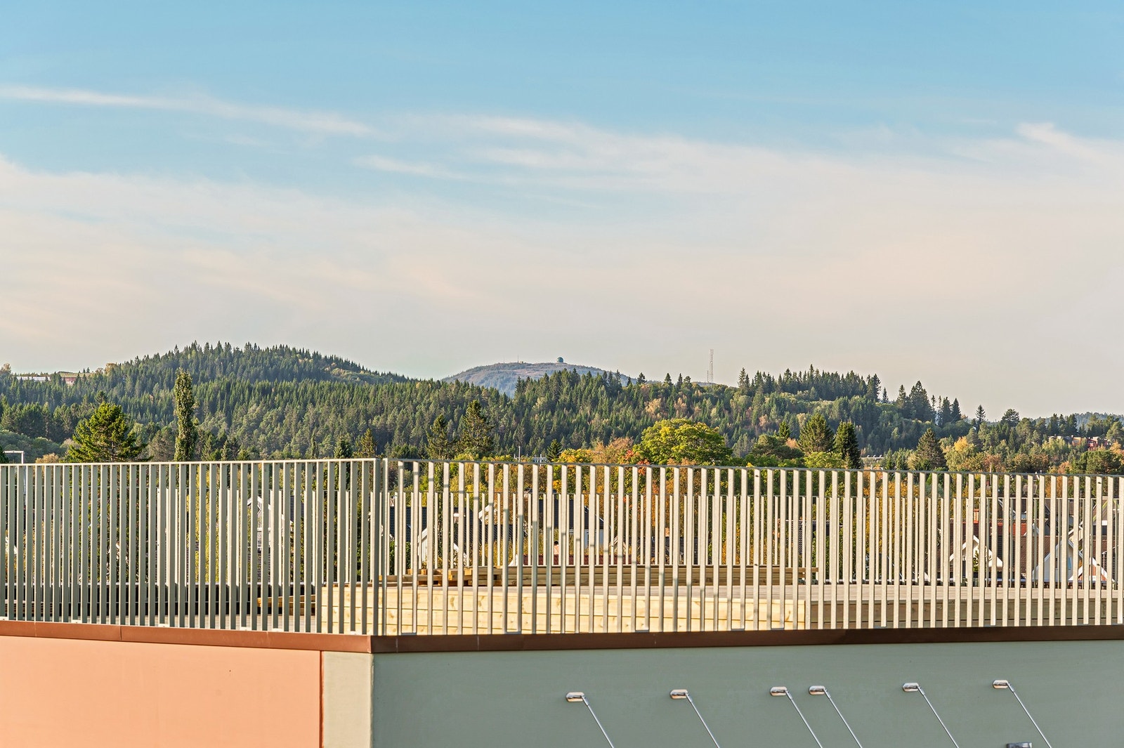 I tillegg til egen balkong disponerer alle beboere i sameiet felles takterrasse og felles takhage. Galleribilde