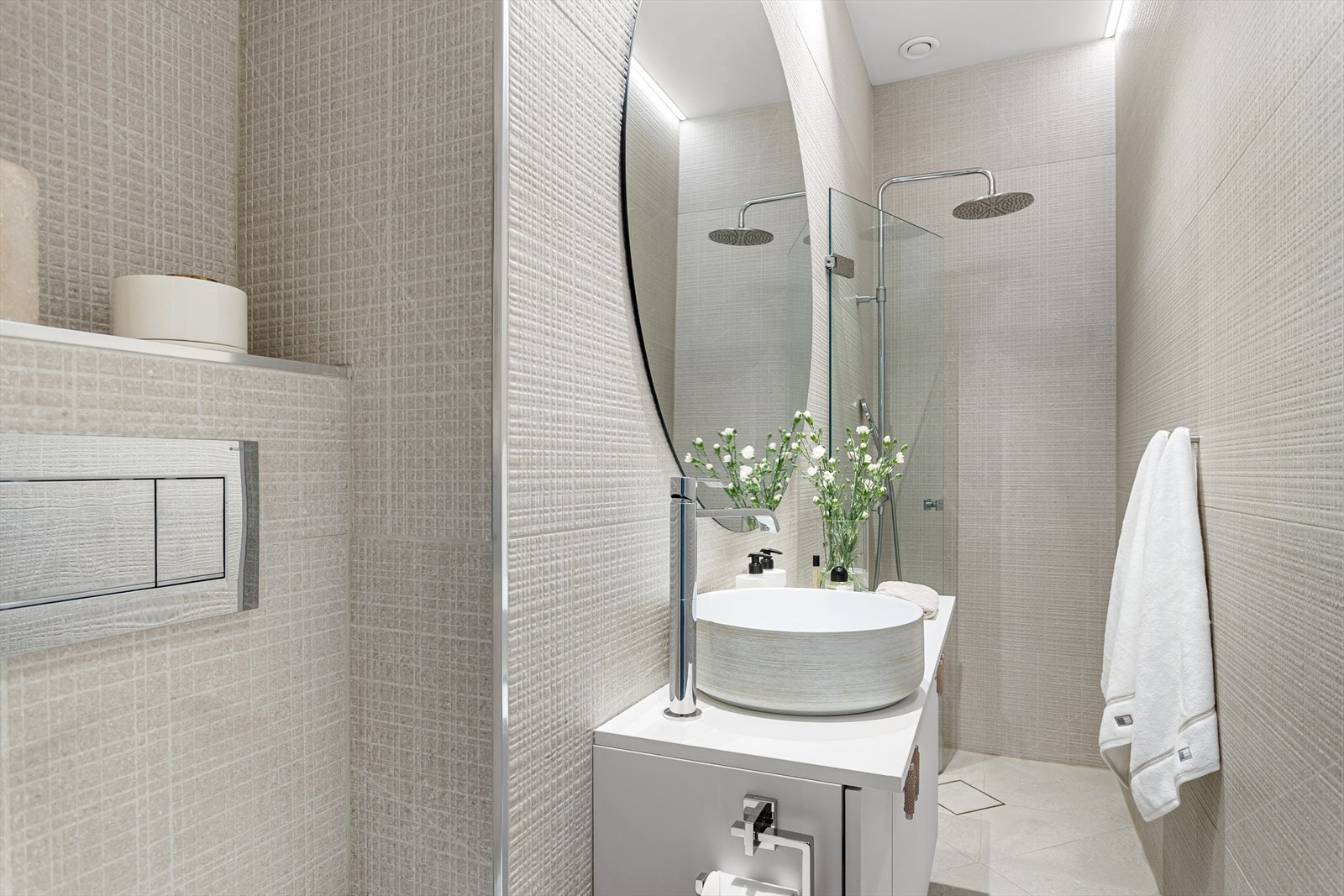 Boligen har også et rålekkert bad som i sin helhet ble overflateoppusset i 2021. Galleribilde