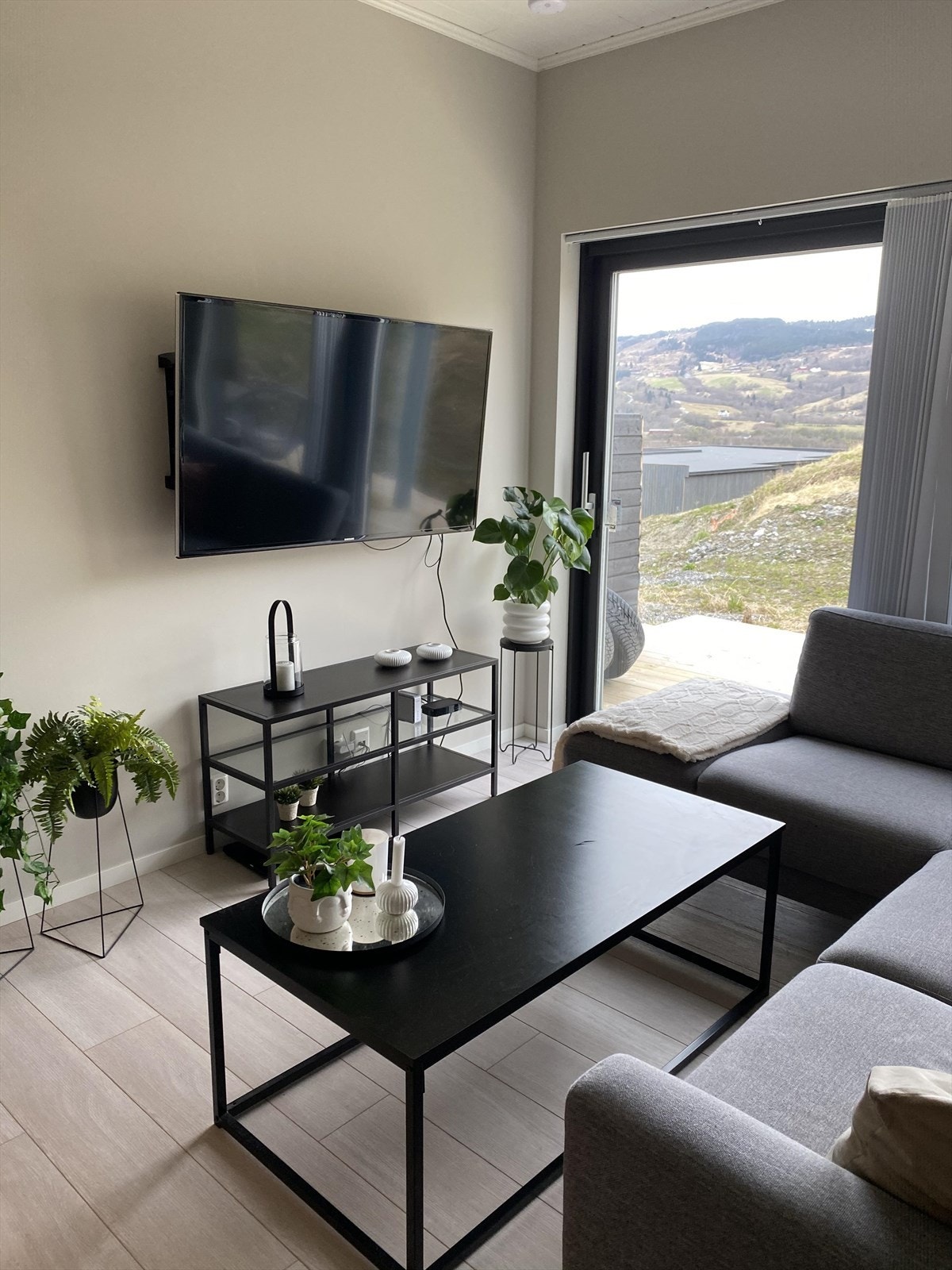 Boligen har en separat utleiedel i underetasjen, med et areal på ca. 60 kvm. Galleribilde