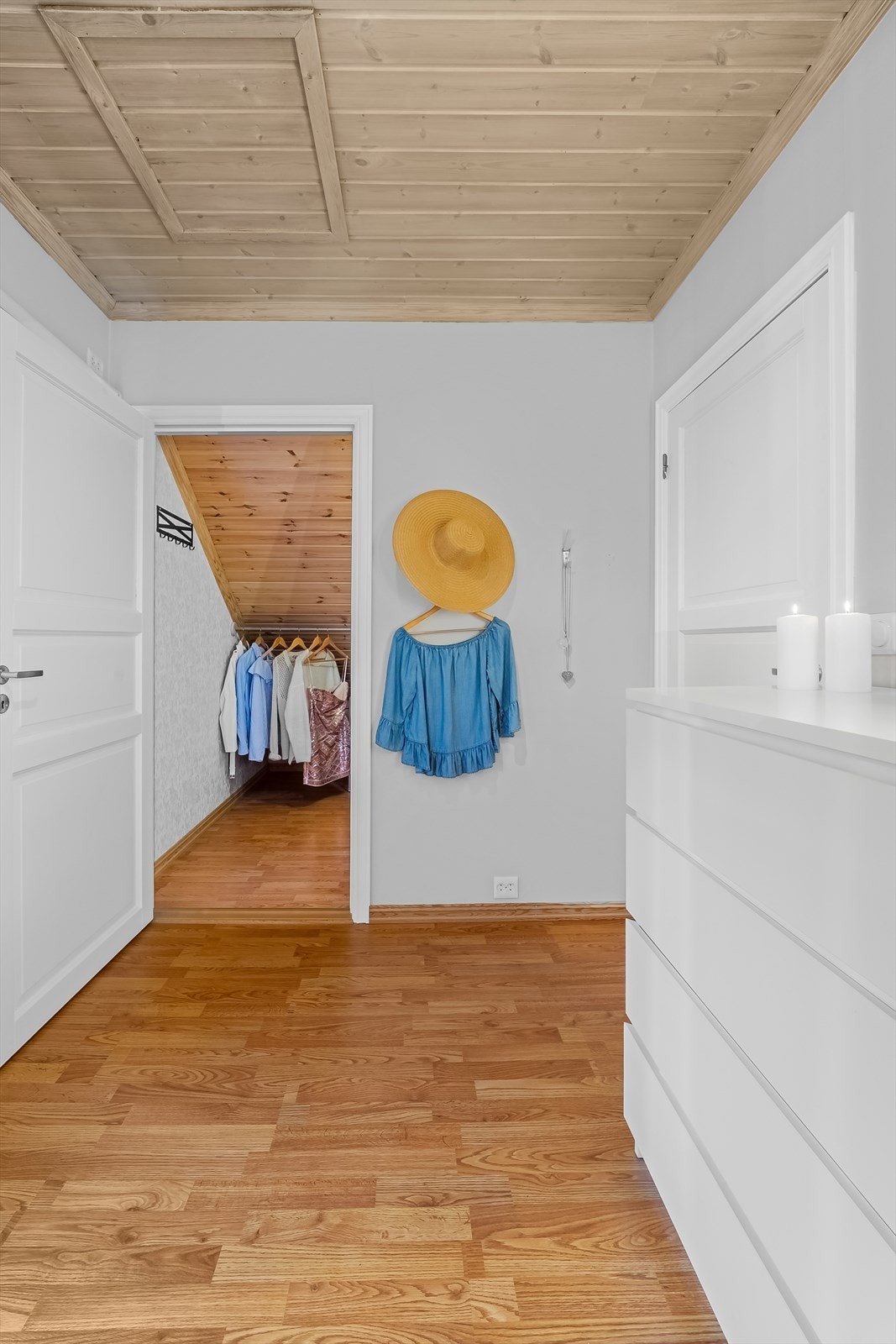 Walk-in garderobe. Galleribilde