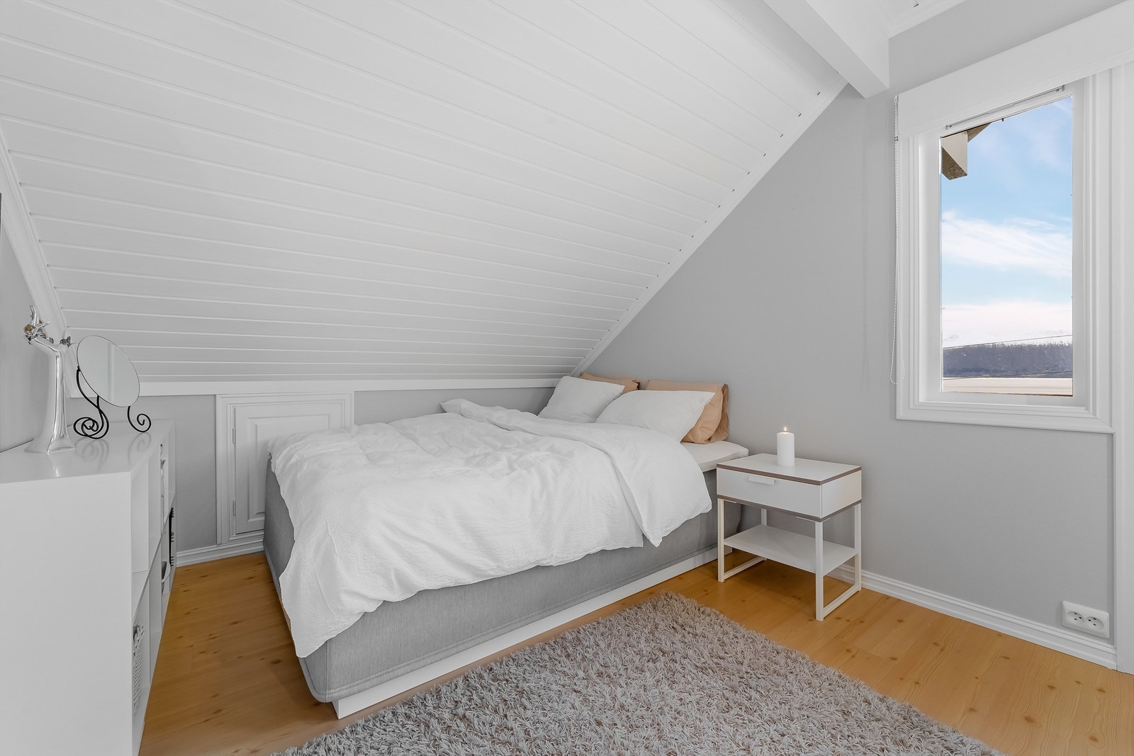 Soverom 2. Her er det også utgang til balkong. Galleribilde