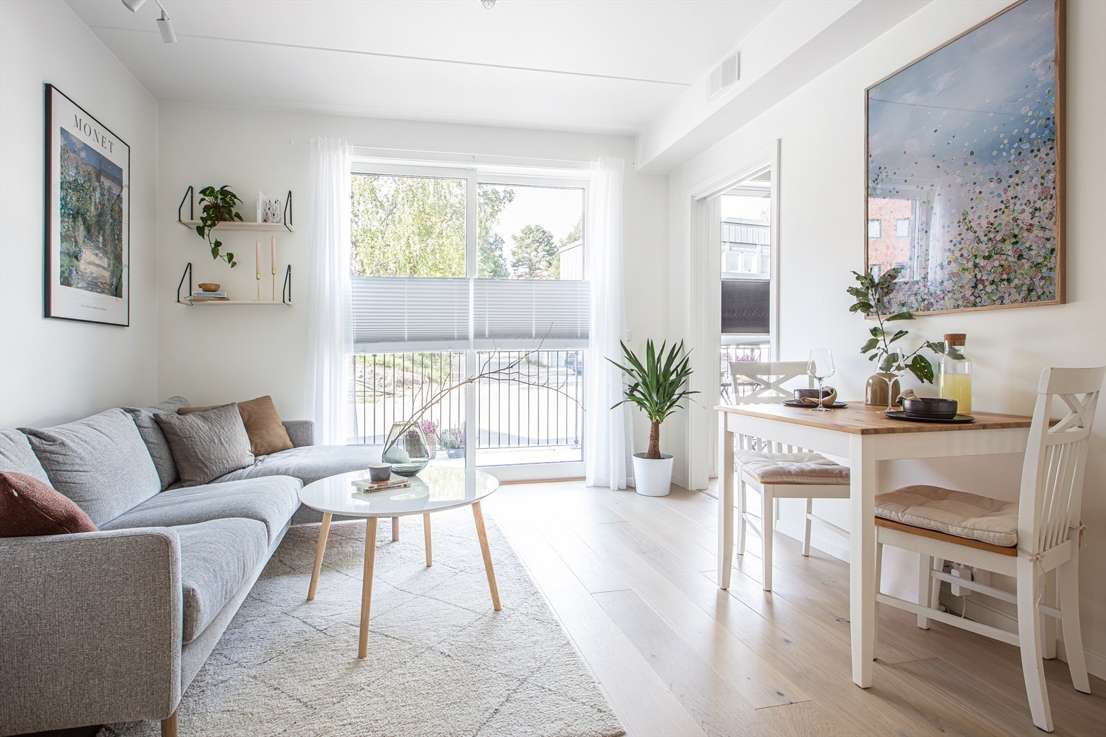 Isabelle Frederiksen og Nini Tran i EiendomsMegler 1 presenterer Frysjaveien 42J! Galleribilde