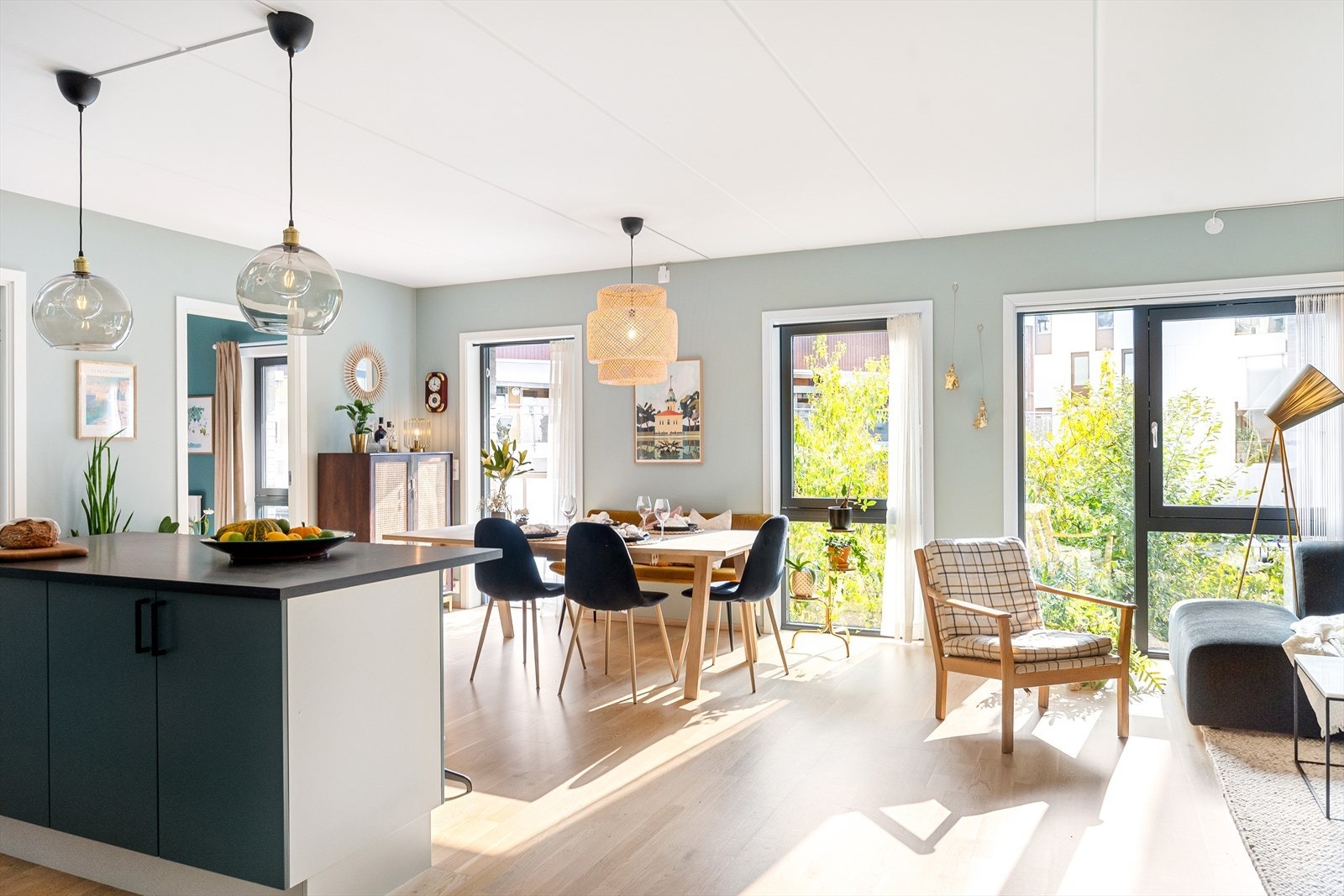 Lise K. Hjelmseth ønsker velkommen til Fernanda Nissens gate 3D - en delikat og lys 3-roms endeleilighet beliggende i byggets 1. etasje. Galleribilde