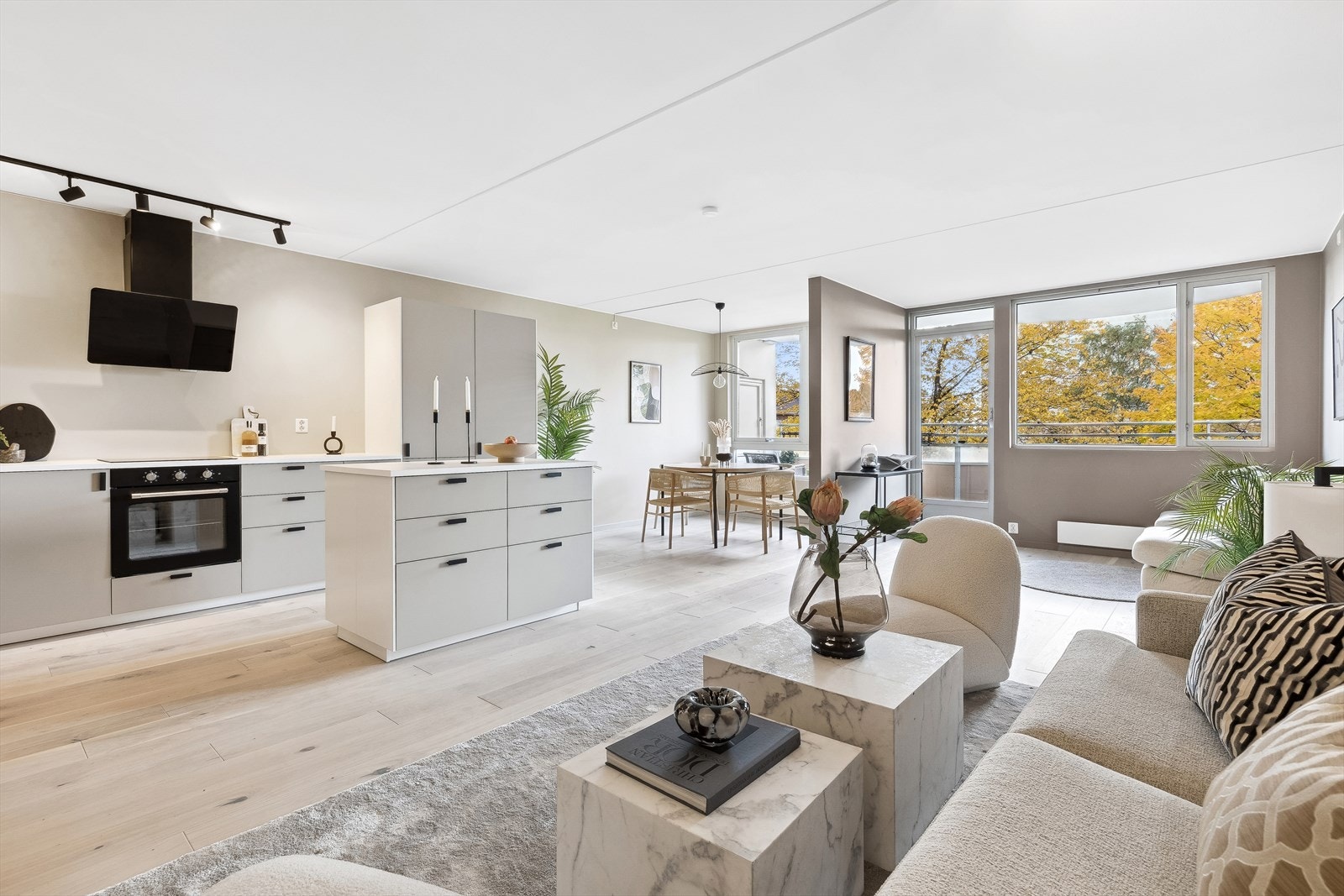 Vidar Krogsæter v/DNB Eiendom ønsker velkommen til en nyoppusset (2023) og vesentlig påkostet 4-roms ved Torshovparken! Galleribilde