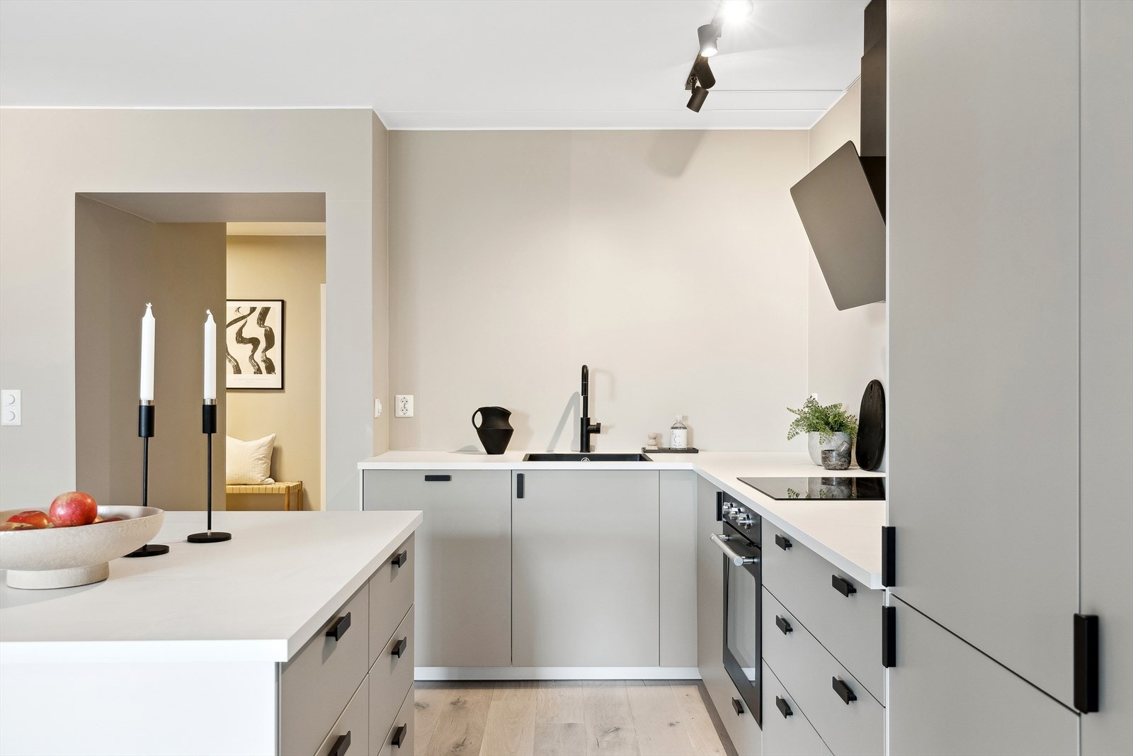 Den gode benkplassen er som en drøm for de kokkeglade og her ligger alt til rette for å komponere hyggelige, kulinariske opplevelser for sine gjester Galleribilde