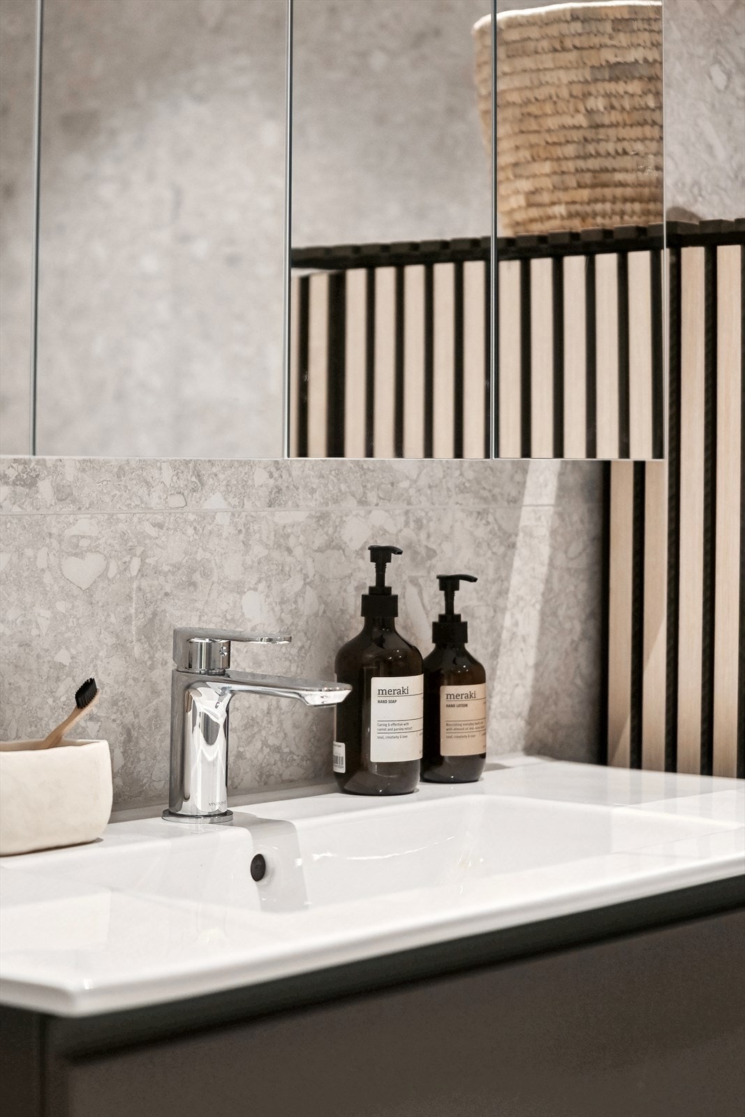 Begge badene har også lun gulvvarme som skaper en behagelig atmosfære Galleribilde