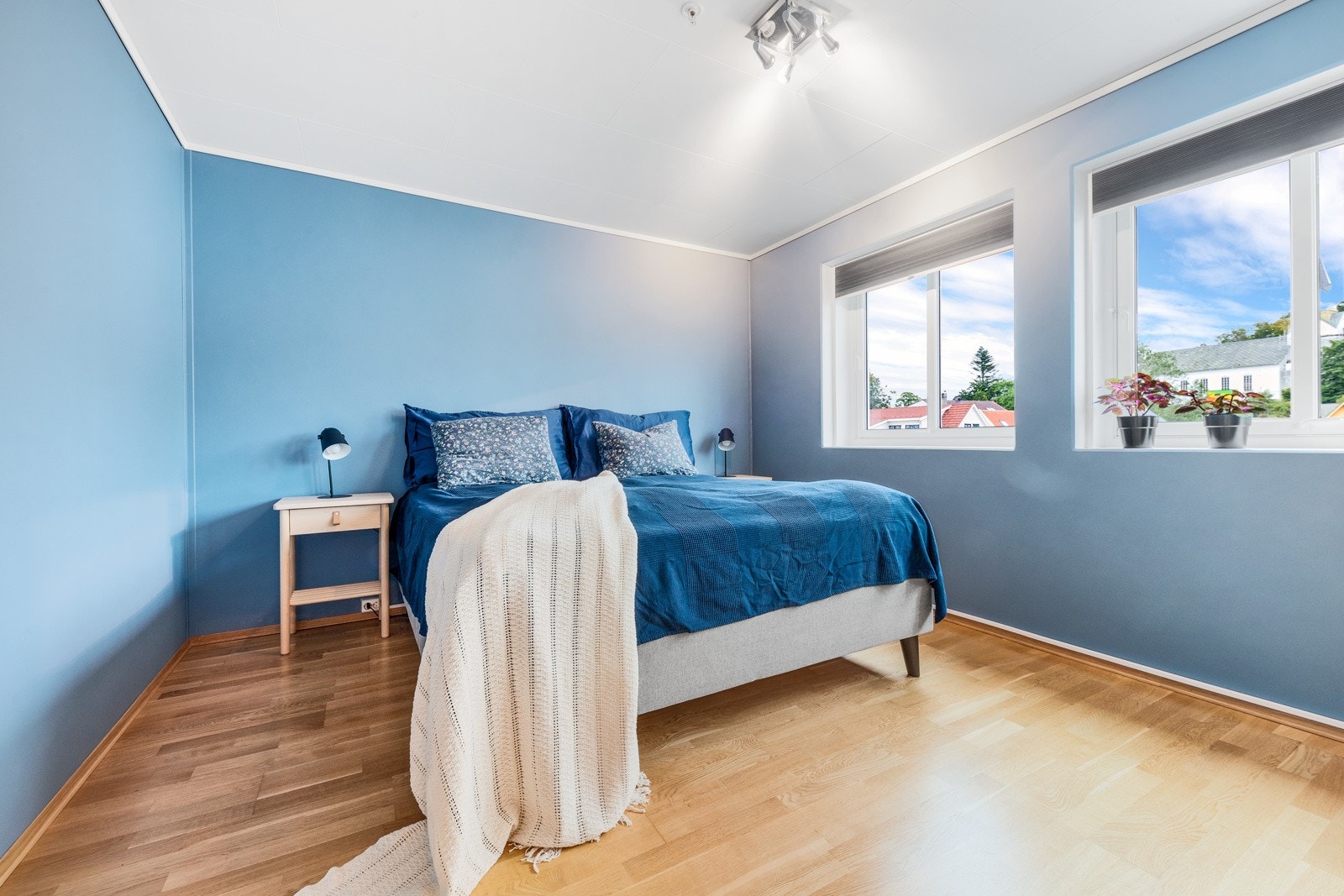 Eit stort soverom med god plass! Galleribilde