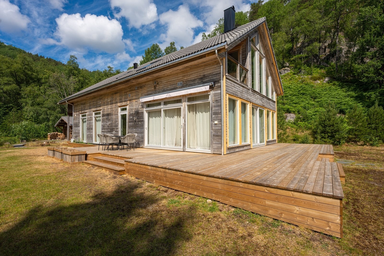 Stor terrasse. Galleribilde