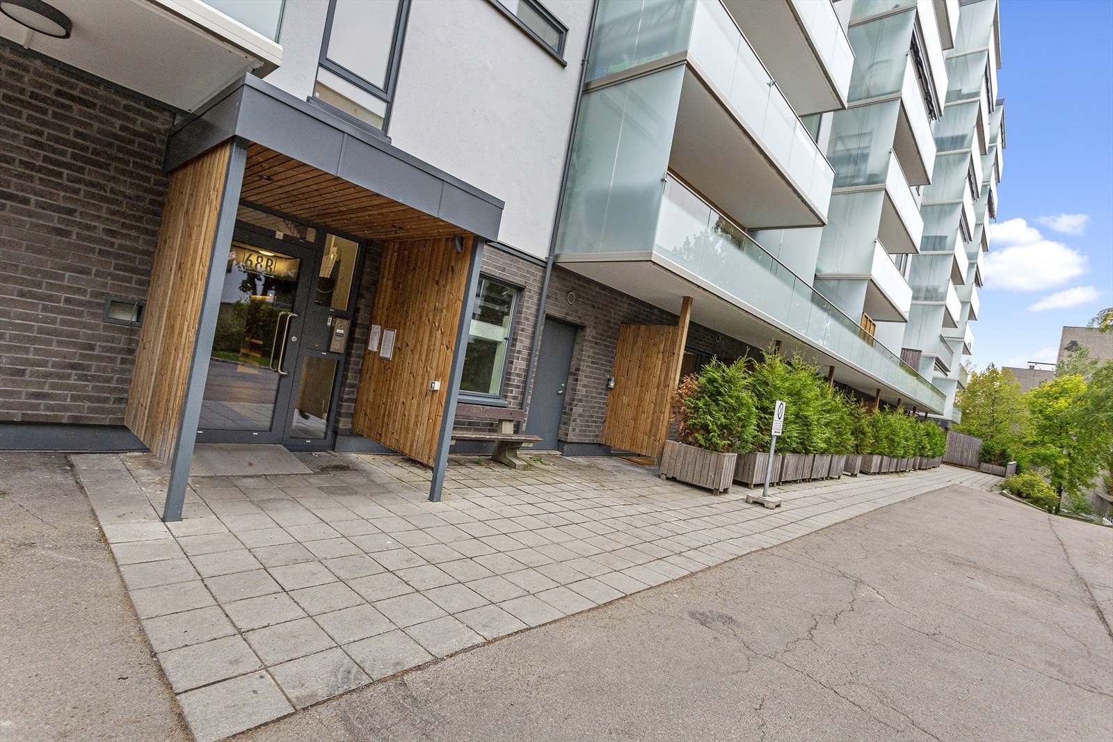 Inngangsparti. Galleribilde