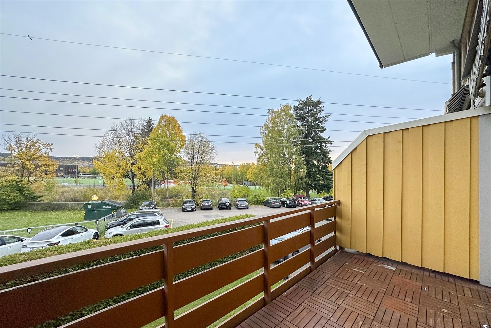 Romslig balkong med god plass til sittegruppe m.m. Galleribilde