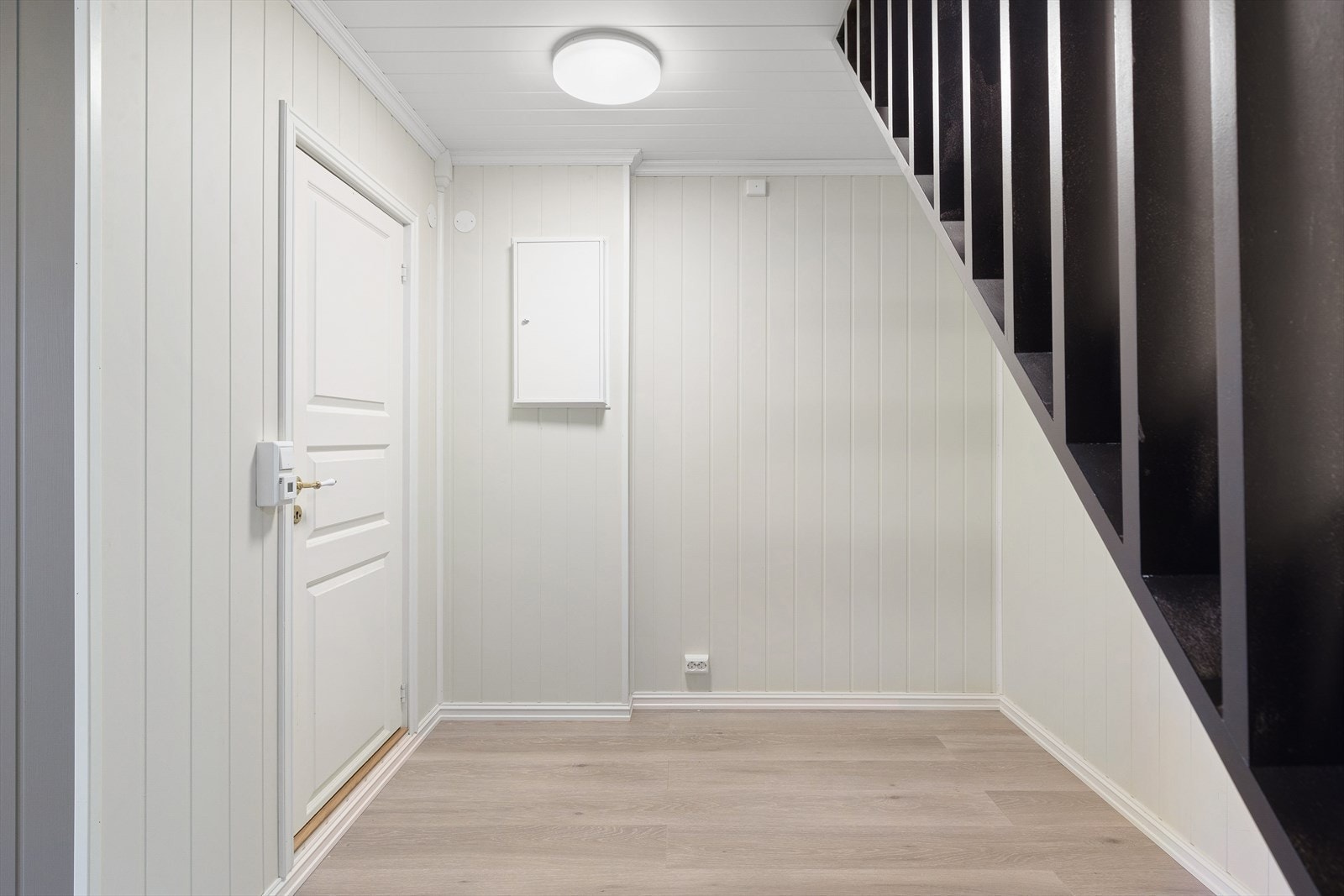 God plass v/trapp i 1 etasje Galleribilde