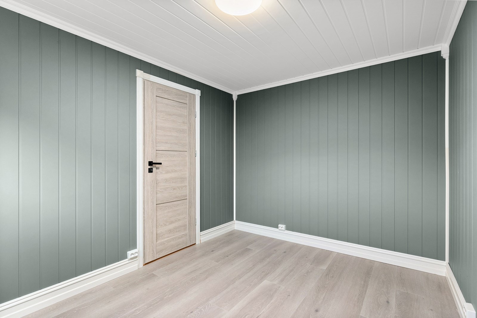 Det er god plass til å montere en stor garderobeløsning. Galleribilde