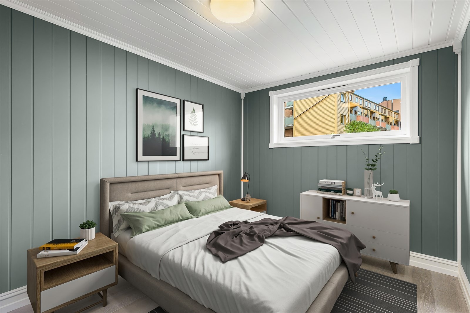 Hovedsoverom i 1 etasje har god plass til dobbeltseng, skap m.m. (Digitalt møblert) Galleribilde