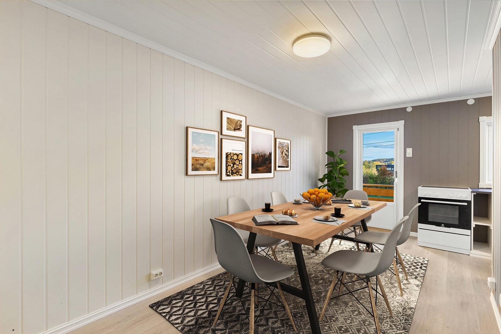 I leilighetens 1 etasje er det i tilknytning til kjøkkenet god plass til spisestue m.m. Galleribilde