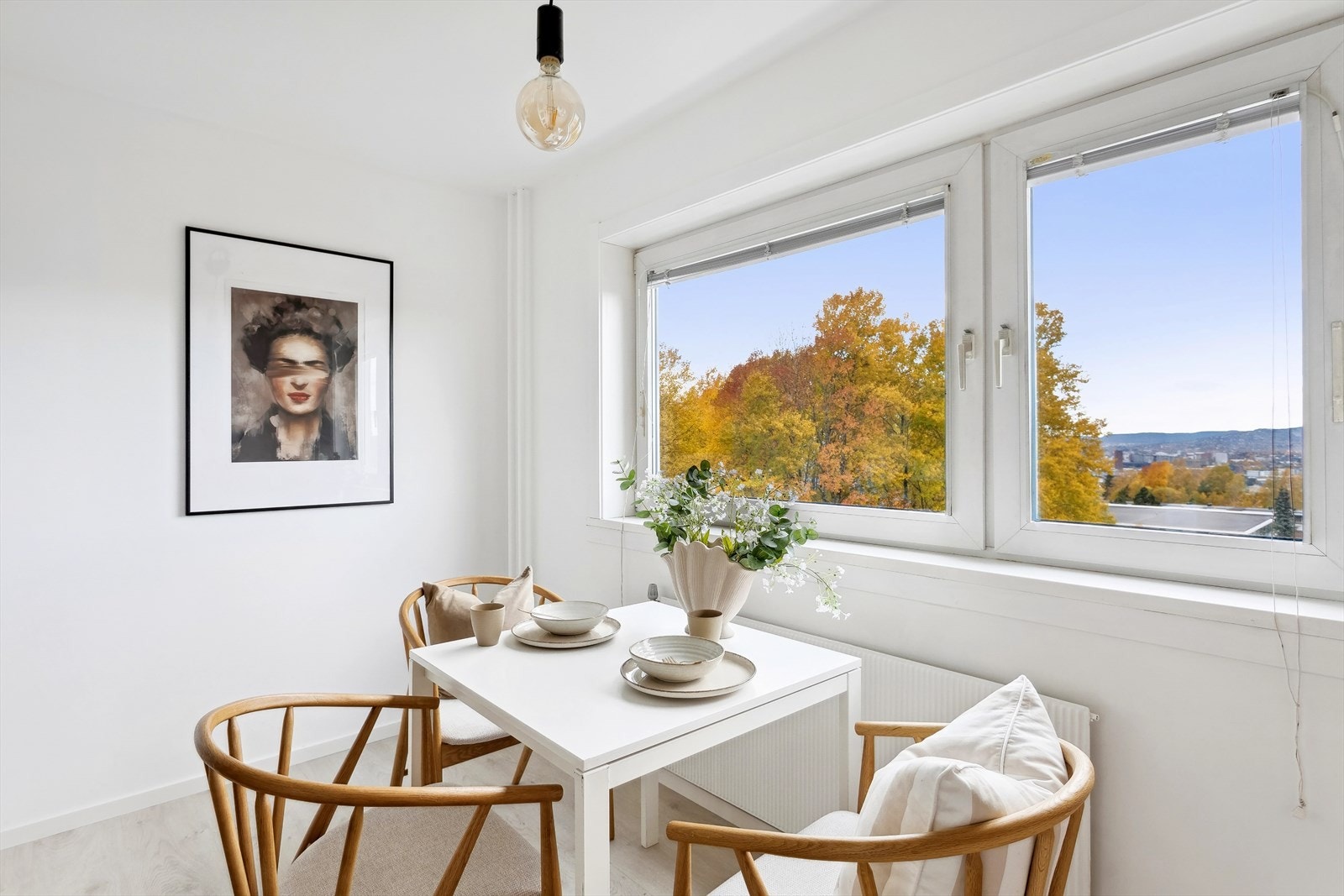 Spisegruppen kan plasseres i eget rom ved kjøkkenet. Galleribilde