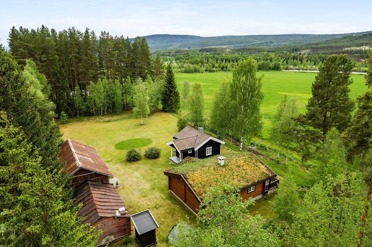 Det er kort veg til Glomma hvor man kan prøve fiskelykken, padle kano, bade og mye mer. Galleribilde