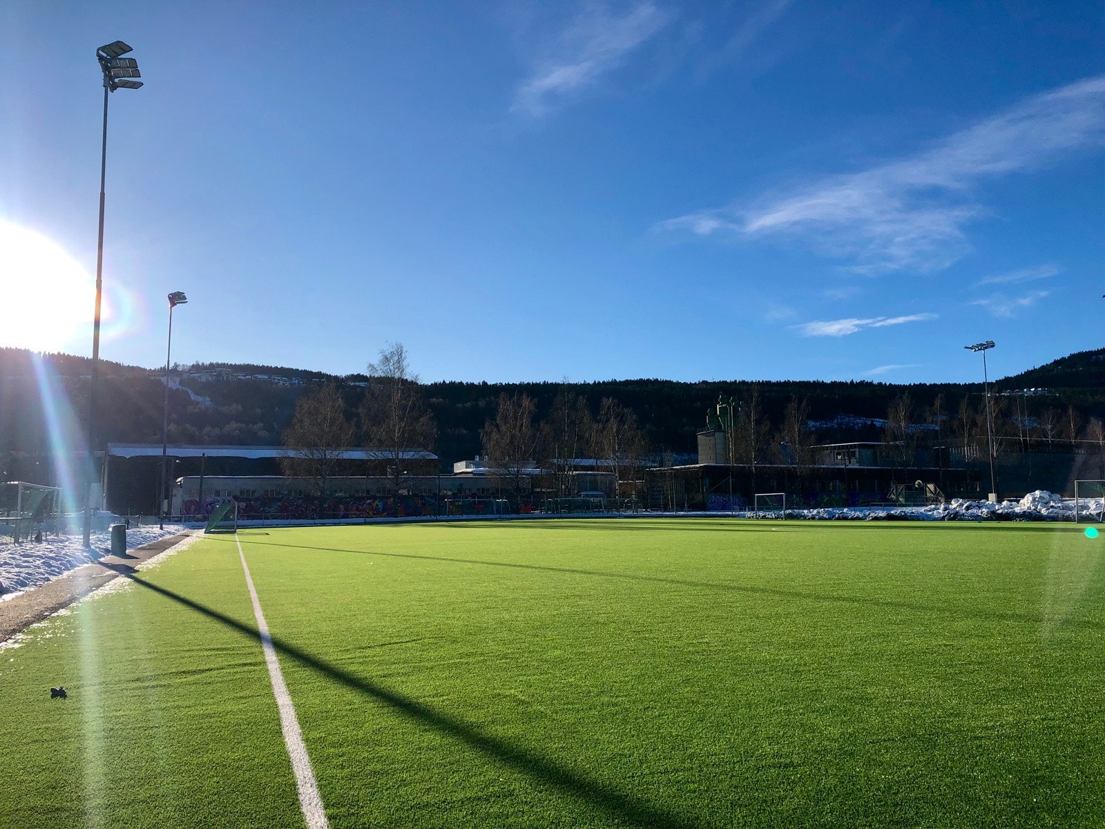 Gulskogen idrettsanlegg med varmekabler om vinteren. Her er det aktivitet hele uken med både små og store fotballspillere Galleribilde