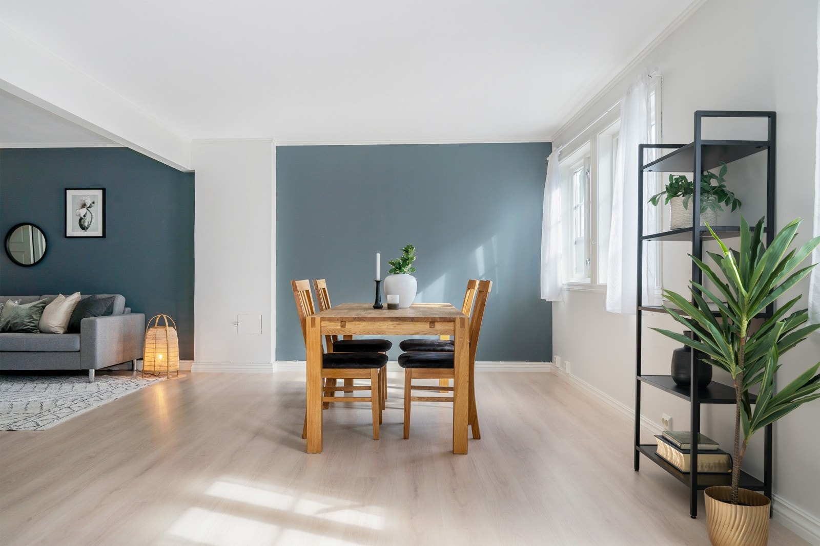 Spisestue med tidligere ildsted. Det er mulig å montere peis om ønskelig Galleribilde