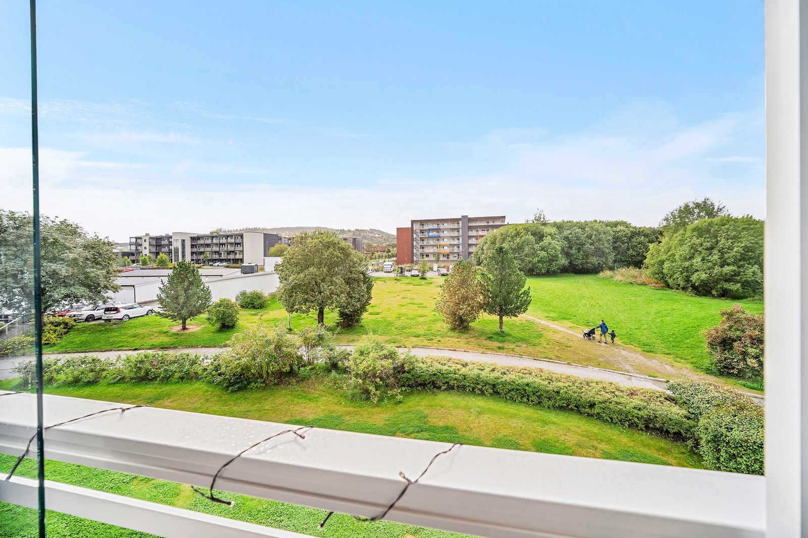 Her ligger man usjenert til med glimrende solforhold fra morgen til tidlig kveld på sommerstid. Beliggenheten er en av de desidert beste i området. Galleribilde