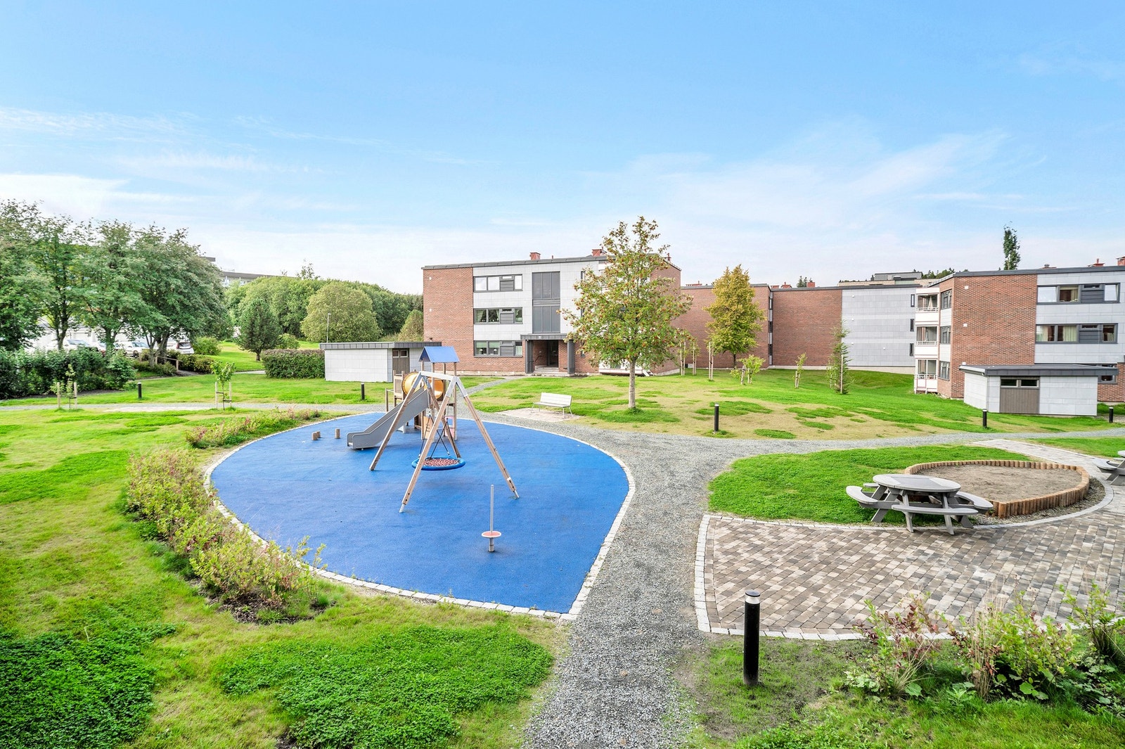 Brundalen BL er et etablert borettslag med solid økonomi og barnevennlig beliggenhet med pent opparbeidede uteområder. Galleribilde