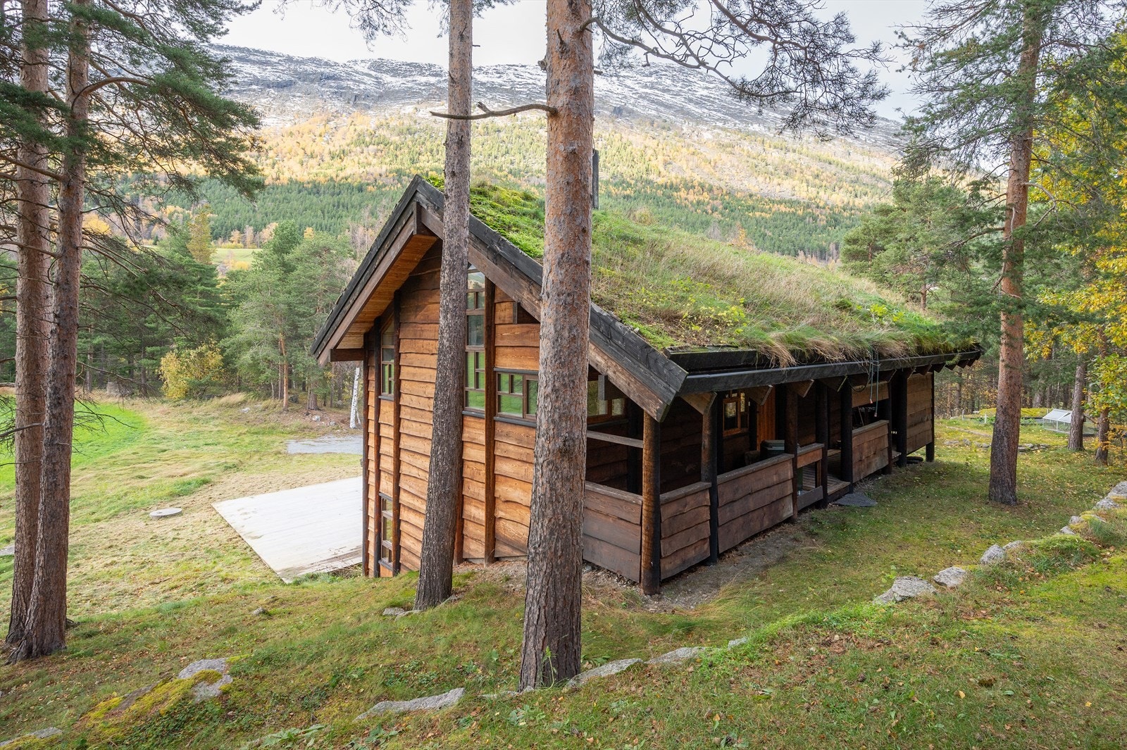 Ligger usjenert og fint til med fin utsikt. Galleribilde