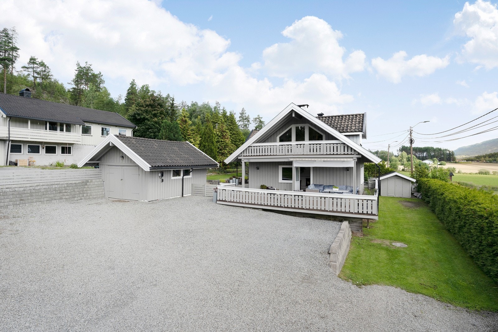 Fasade og gårdsplass Galleribilde