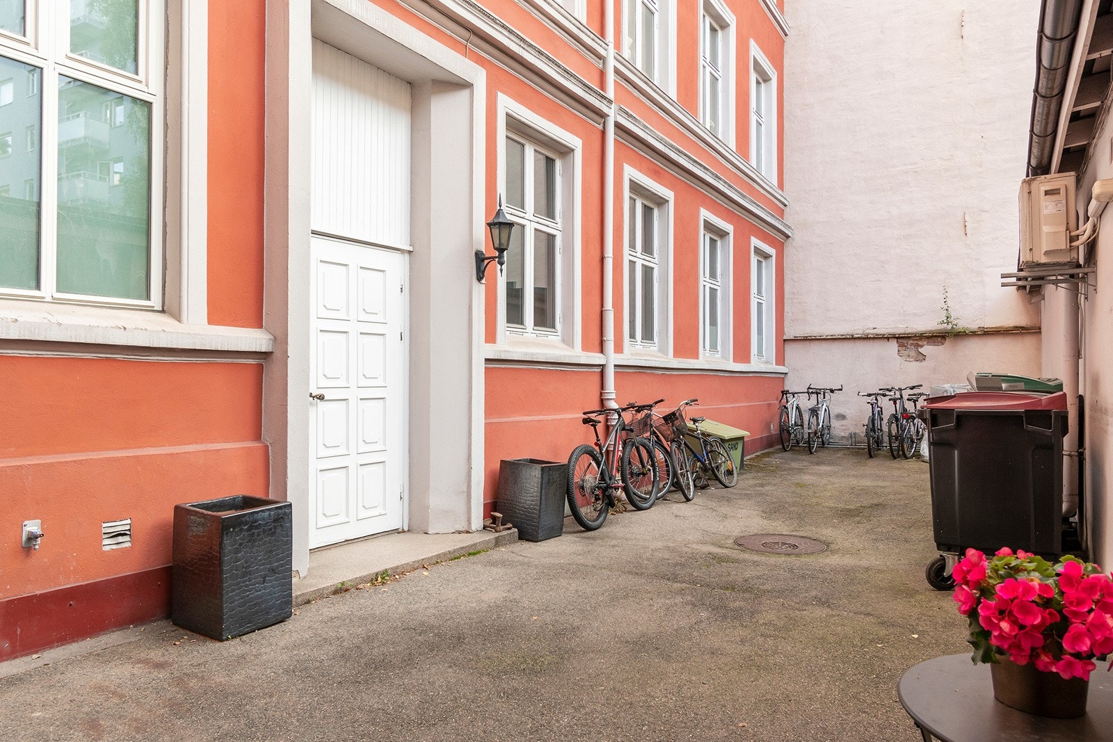 Bakgård Galleribilde