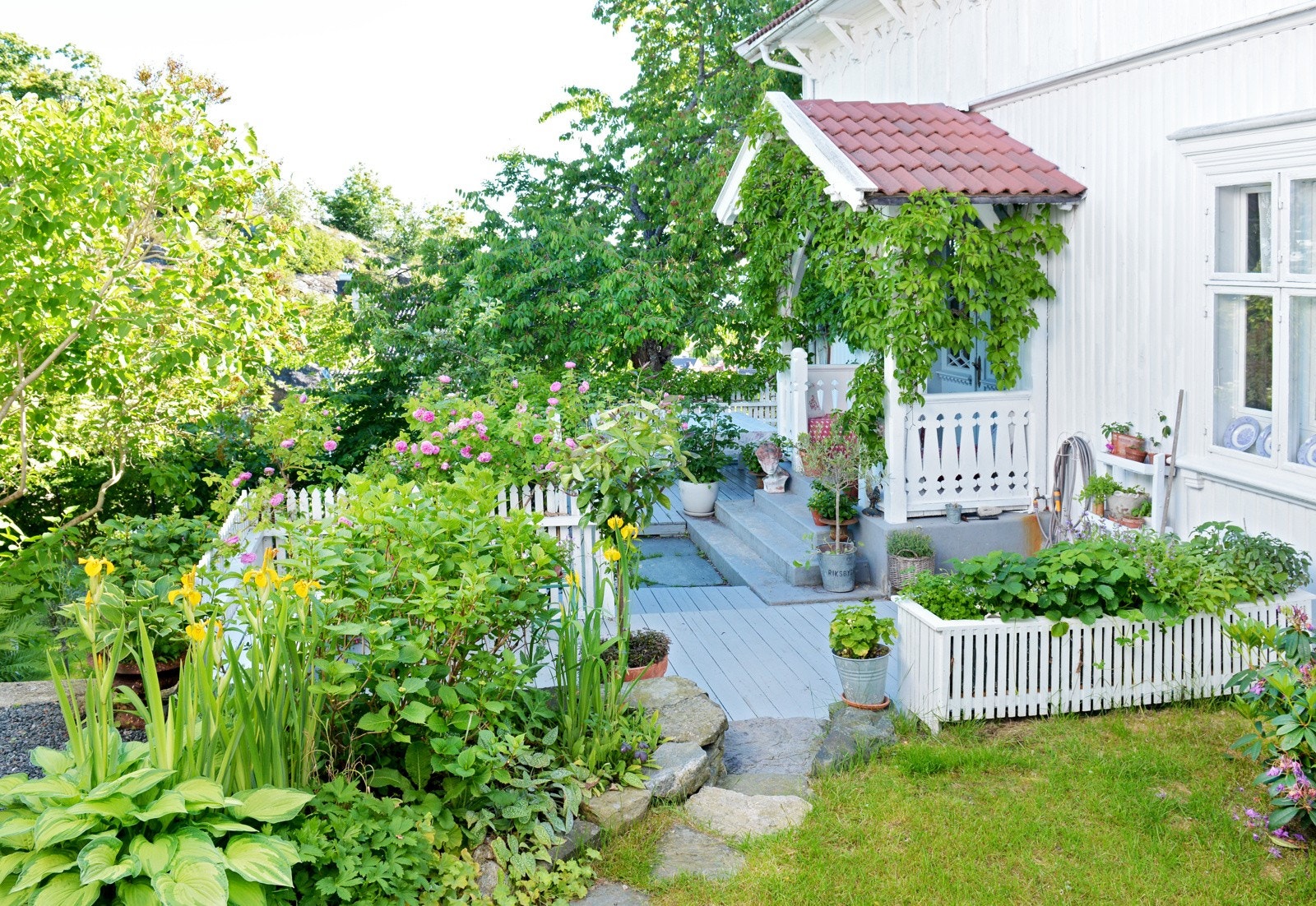 Hage ved inngangsparti Galleribilde