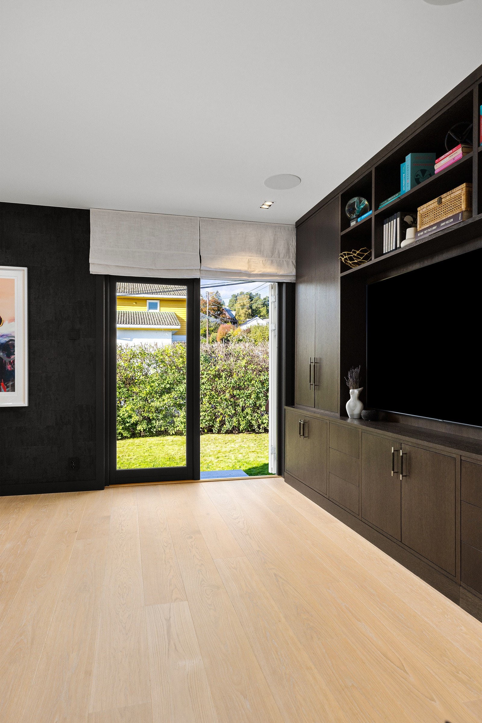 Fra stuen har du direkte tilgang til skjermet og solrik hage! Galleribilde