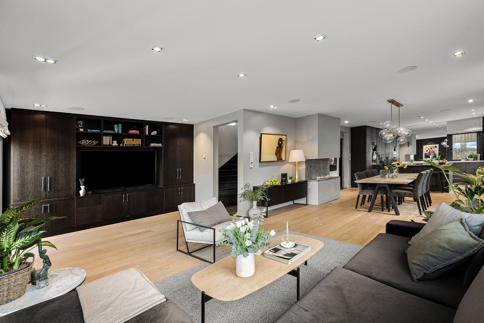 Hele 1. etasje og underetasjen har gulvvarme. Galleribilde